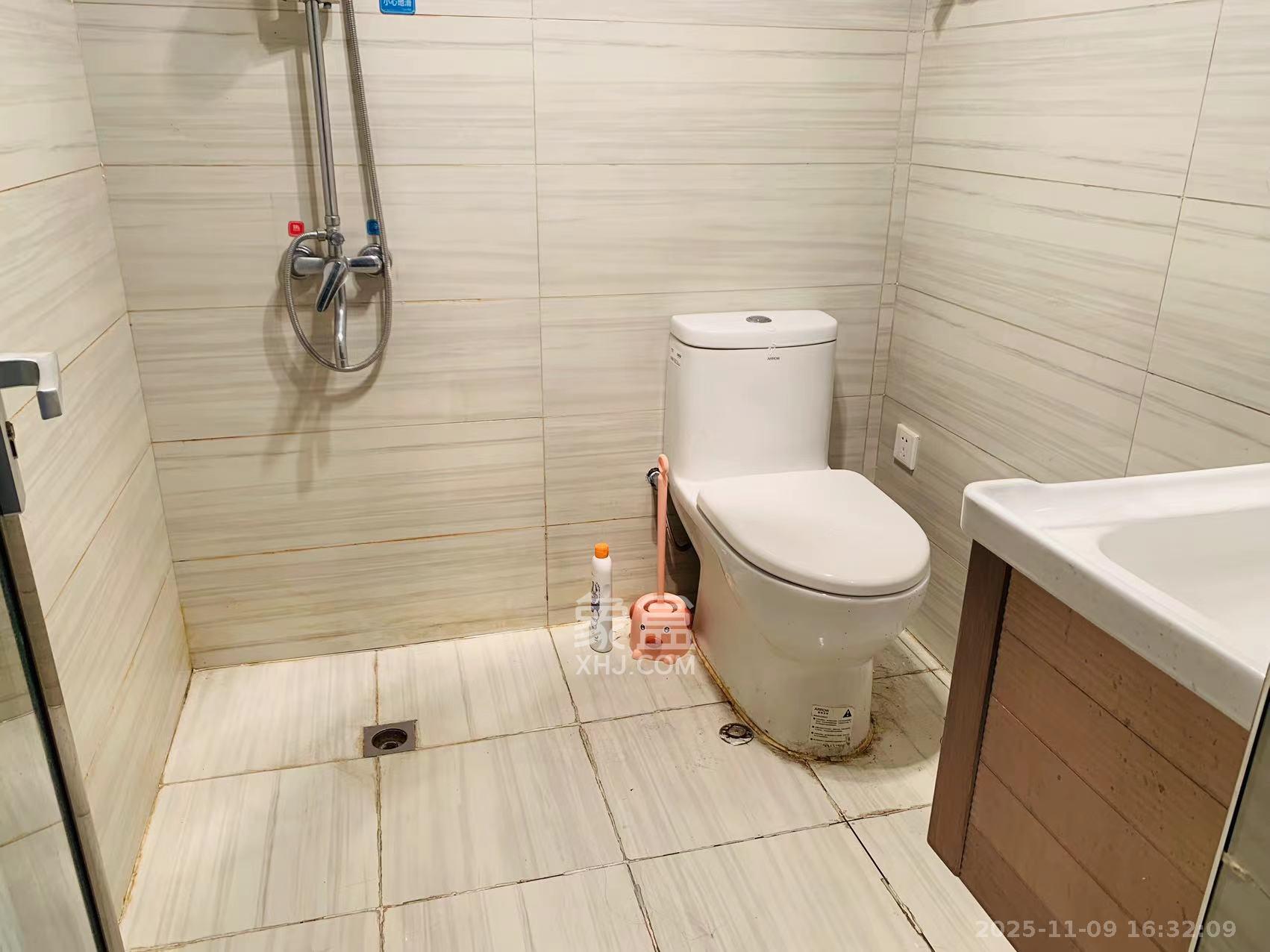 五一钻界  1室1厅1卫    2200.0元/月室内图