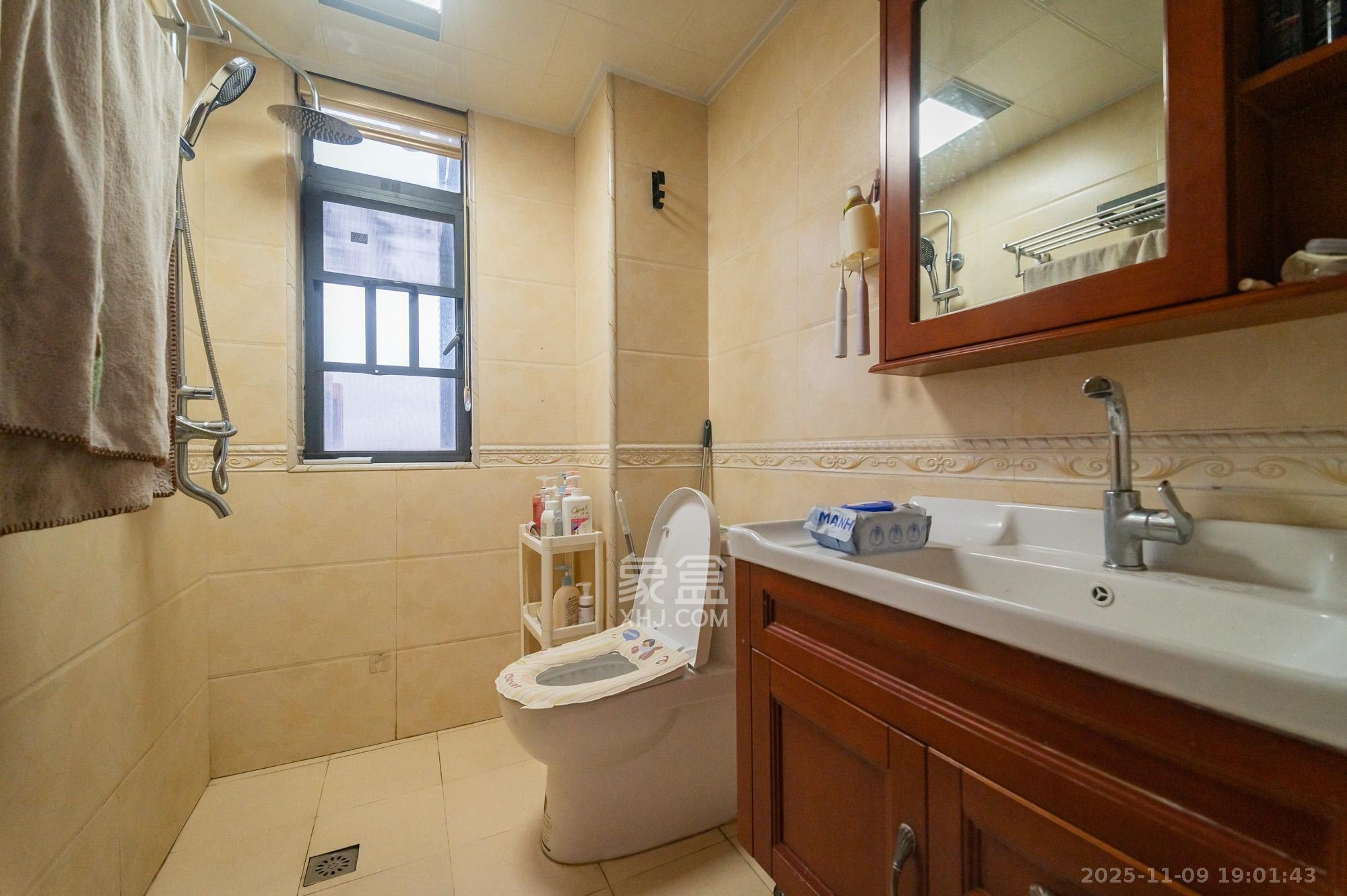 海伦春天 4室2厅2卫 102.8万 海伦春天 4室2厅2卫 102.8万卫生间