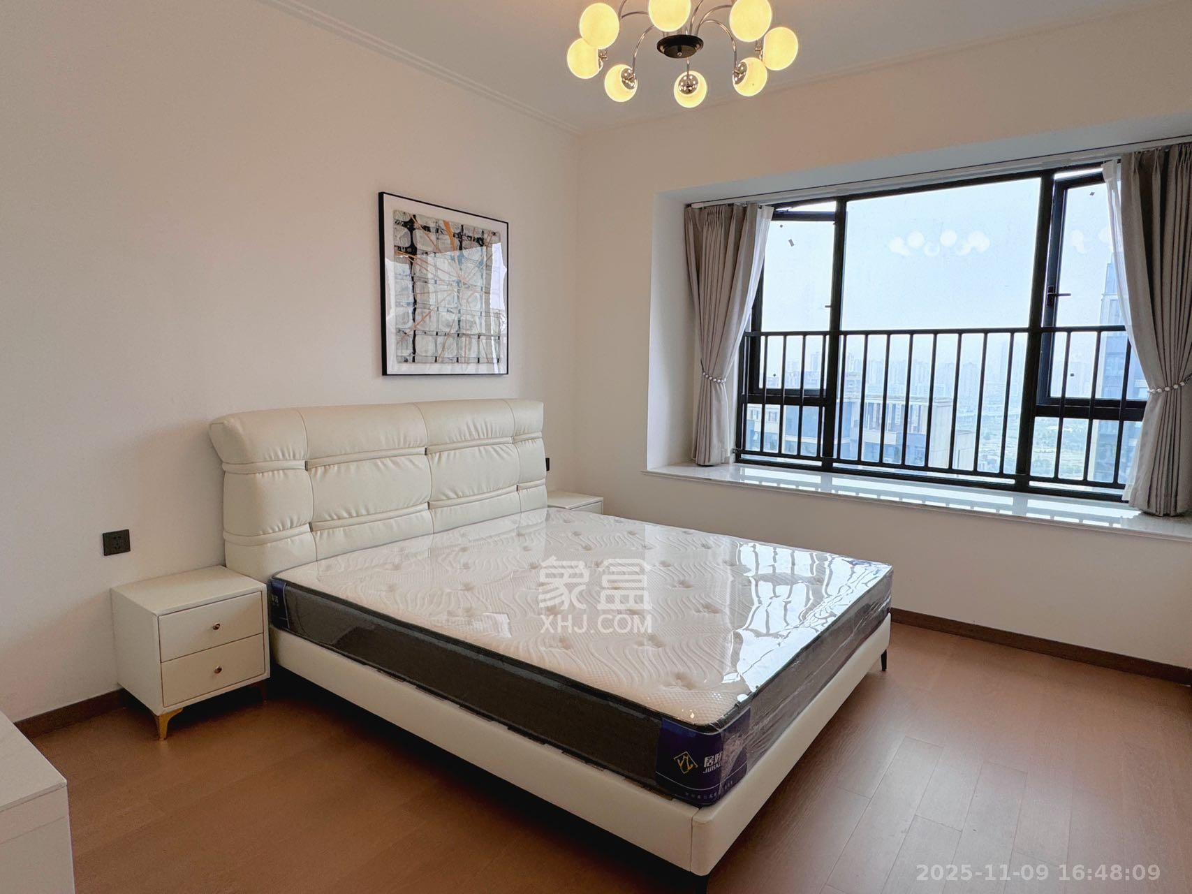 绿地V岛  4室2厅2卫    4700.0元/月室内图