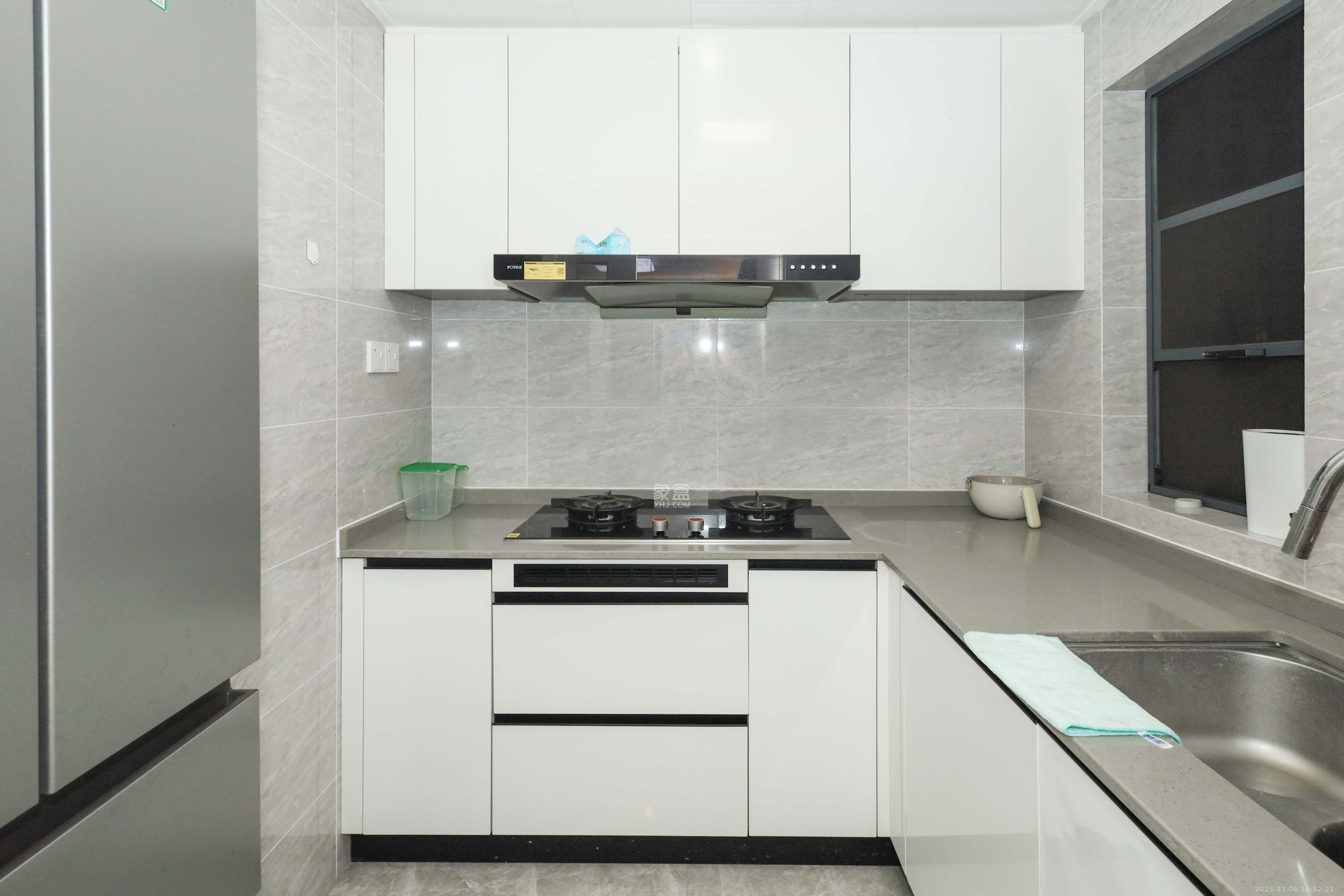 万科金色梦想B区  3室2厅2卫    110.0万厨房