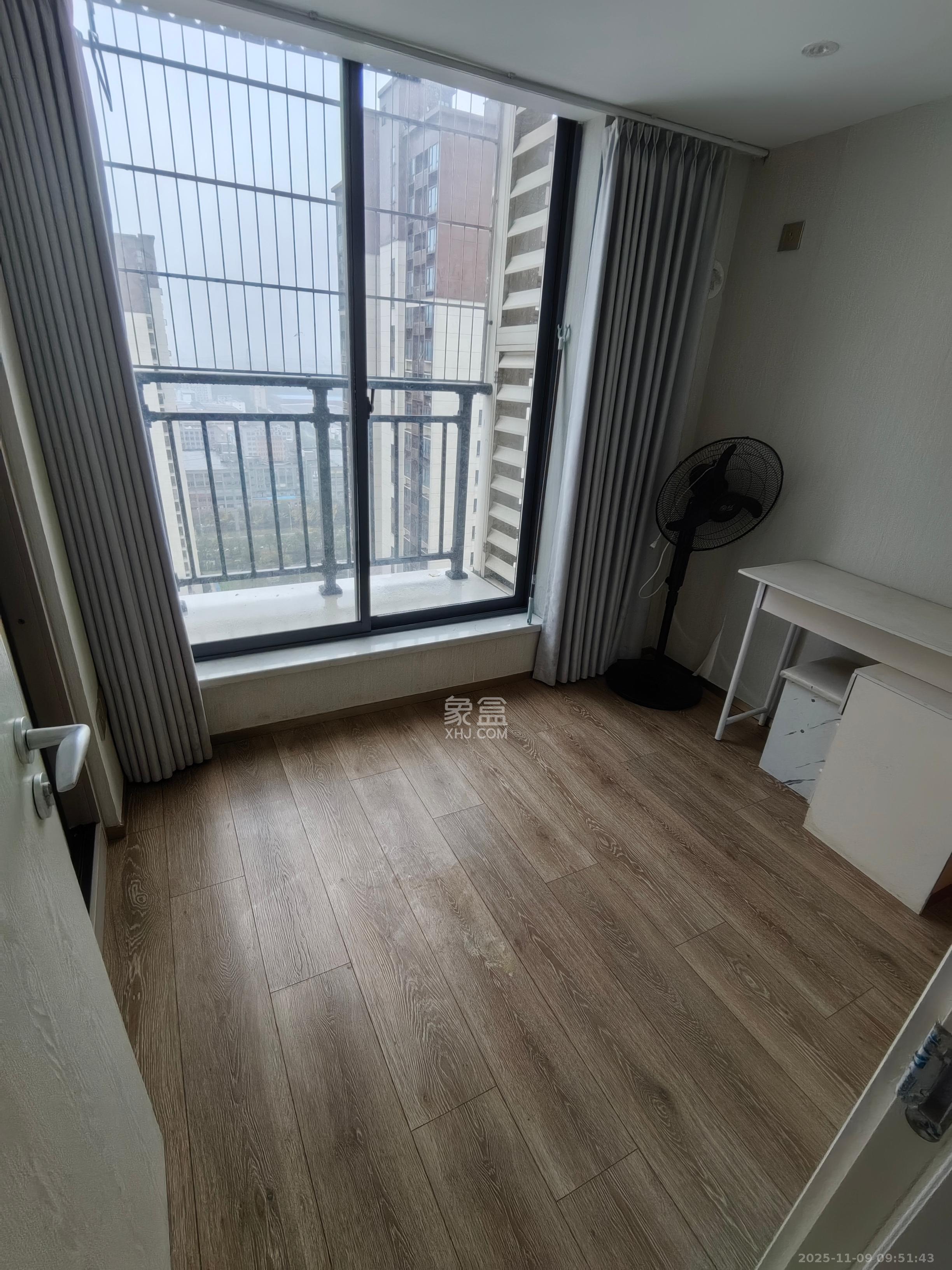 华远海蓝郡  3室2厅1卫    1600.0元/月室内图