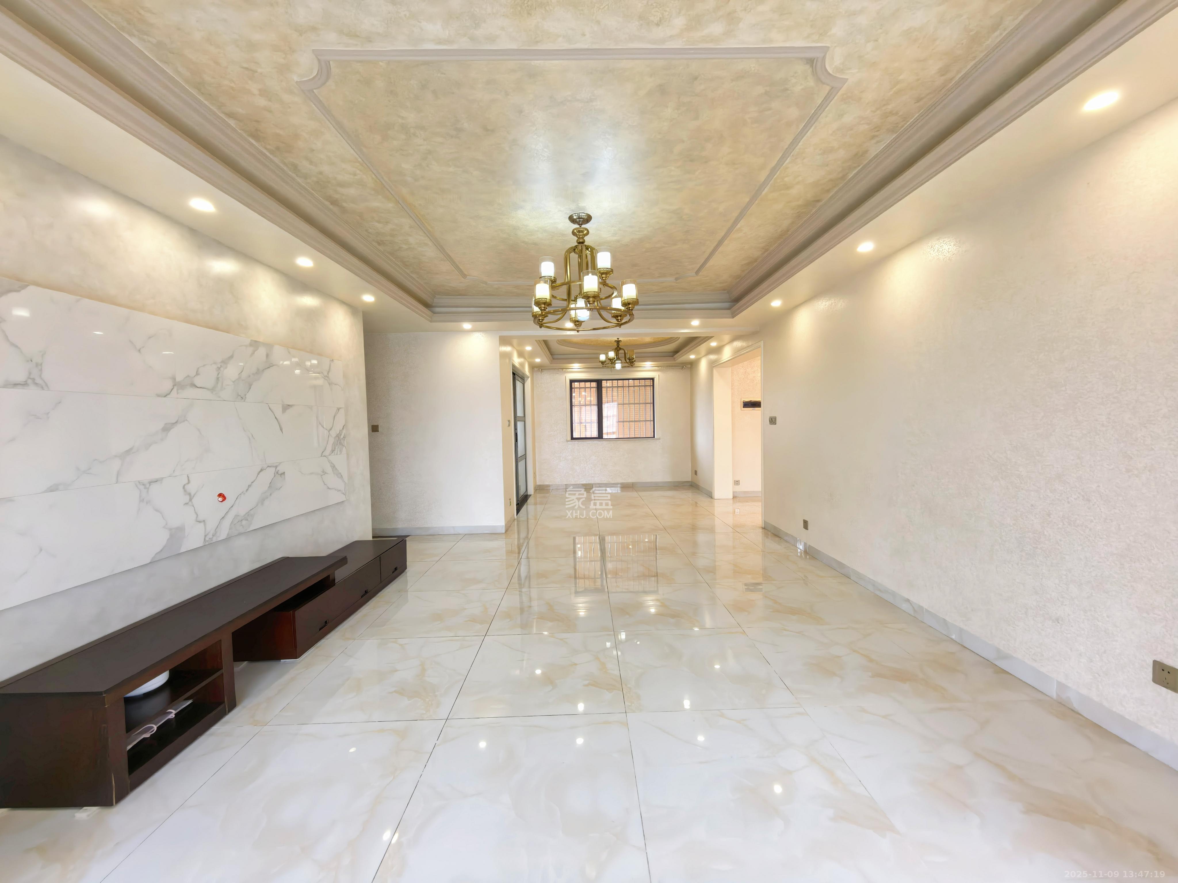 中城丽景香山园 3室2厅2卫 3500.0元/月 中城丽景香山园 3室2厅2卫 3500.0元/月室内图