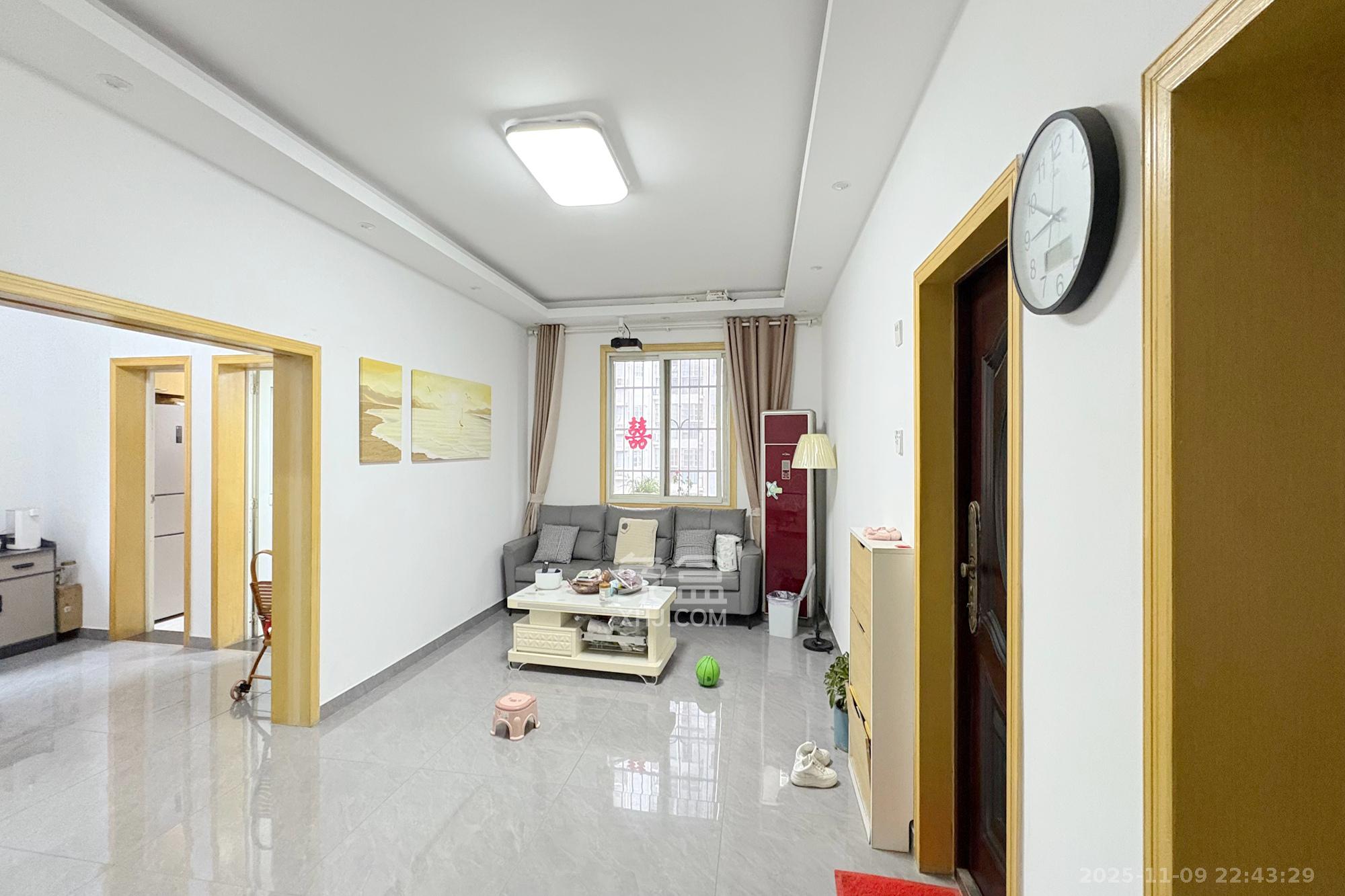 火星镇街道宿舍 3室2厅1卫 55.0万 火星镇街道宿舍 3室2厅1卫 55.0万客厅