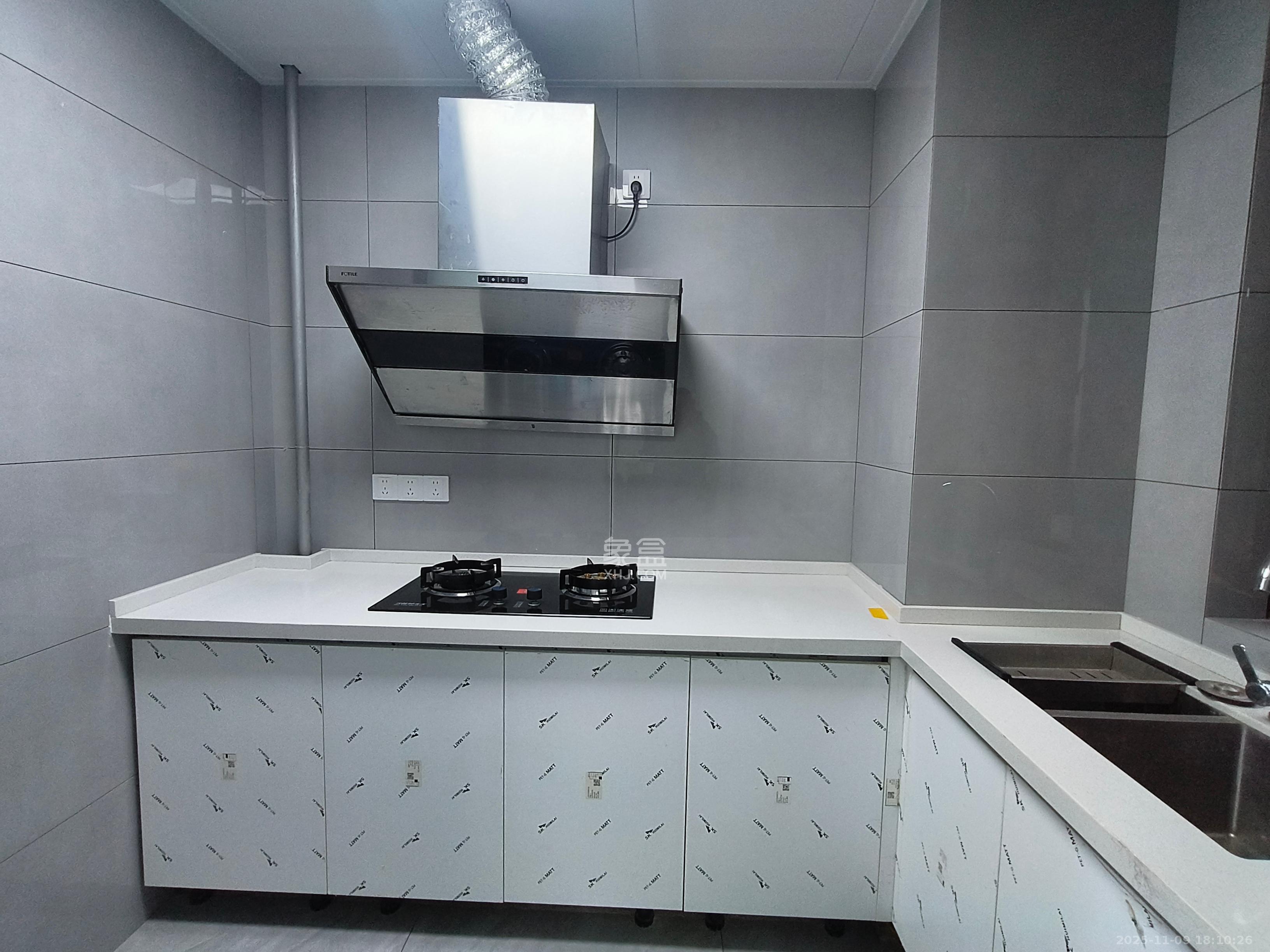 卓越蔚蓝城邦  3室2厅2卫    2200.0元/月室内图