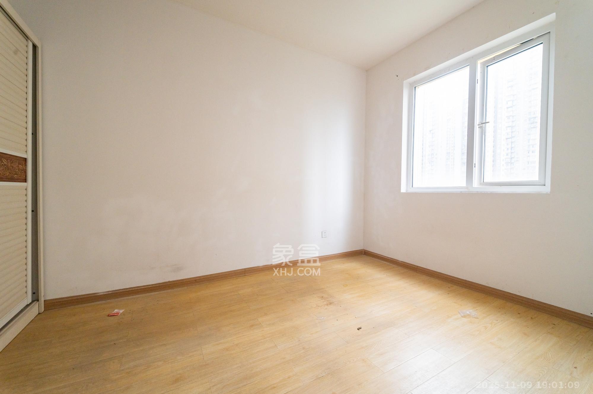 MOMA当代广场  4室2厅2卫    75.8万卧室