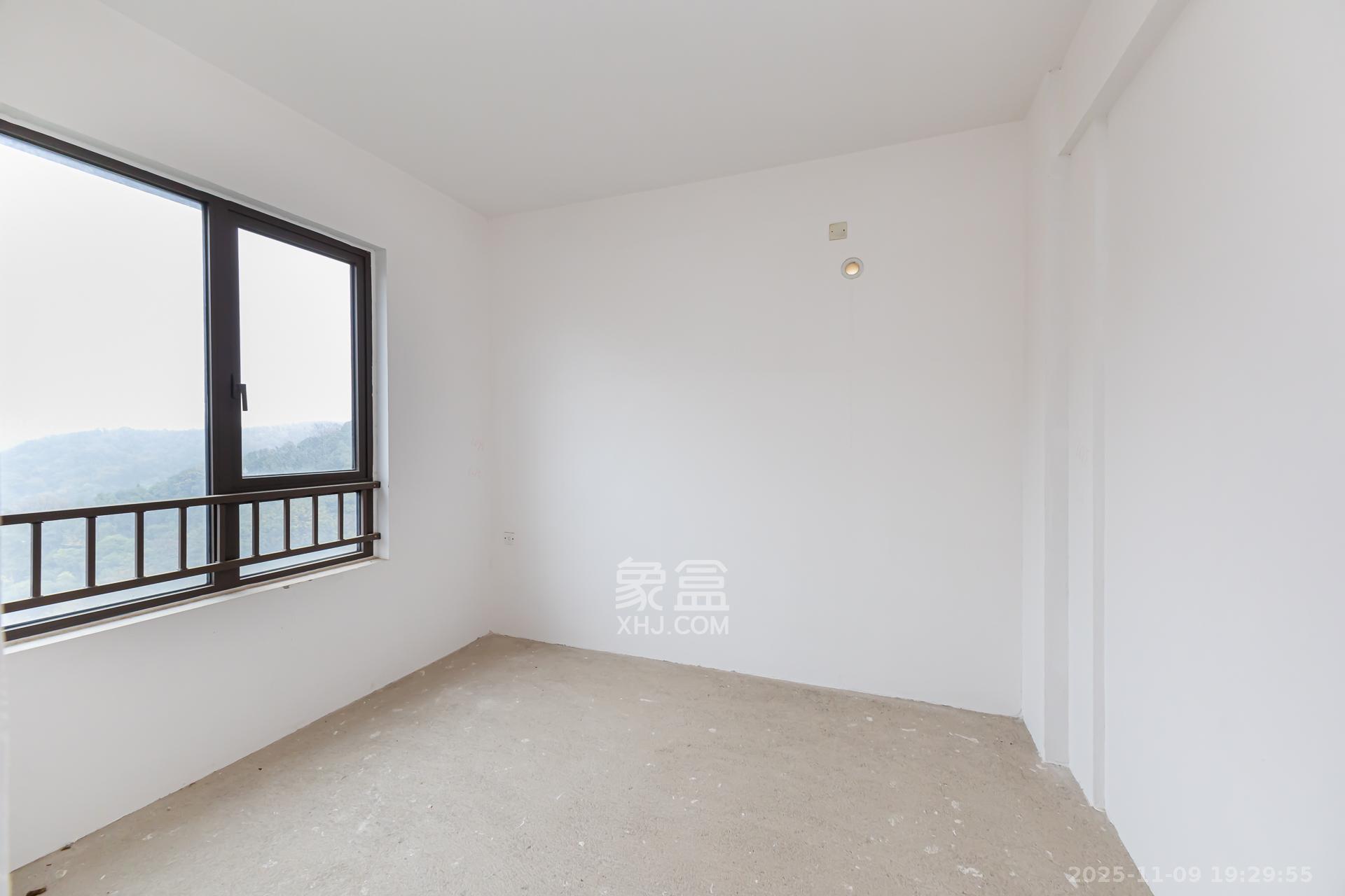 龙湖璟宸原著(龙湖紫宸) 4室2厅2卫 98.0万 龙湖璟宸原著(龙湖紫宸) 4室2厅2卫 98.0万卧室