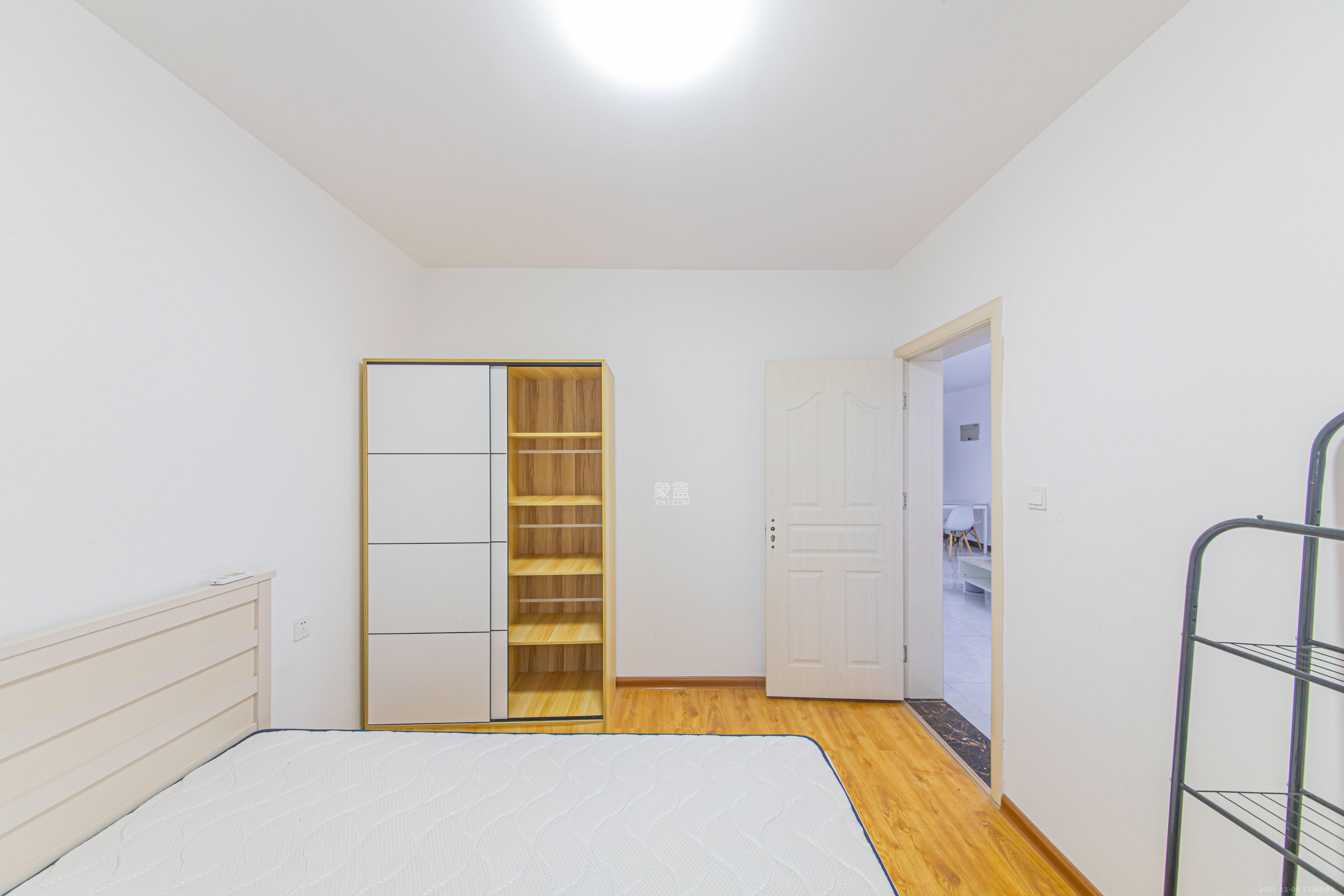 北辰中央公园C区  3室2厅2卫    70.0万卧室