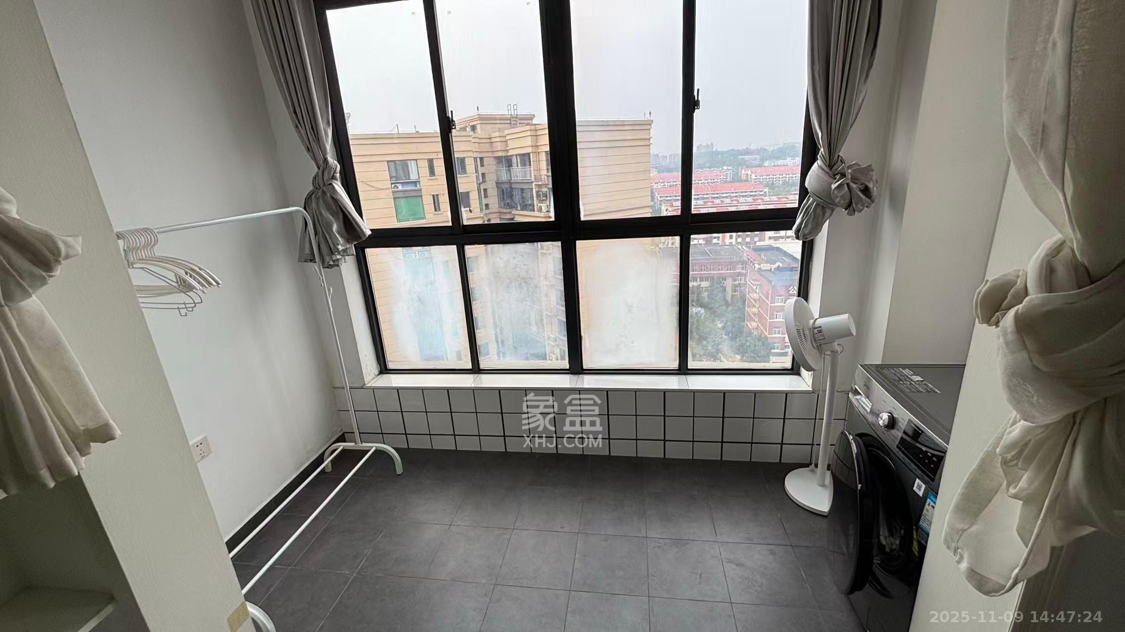 卢浮原著  1室2厅1卫    1300.0元/月