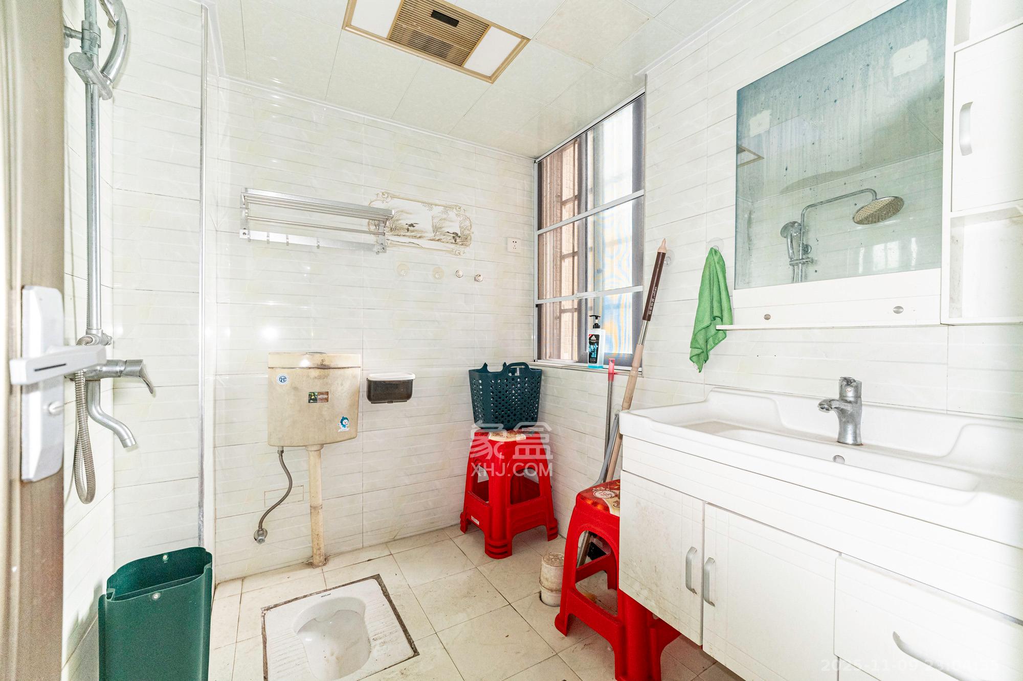 光明城市(星辰青年城) 3室2厅1卫 66.8万 光明城市(星辰青年城) 3室2厅1卫 66.8万卫生间