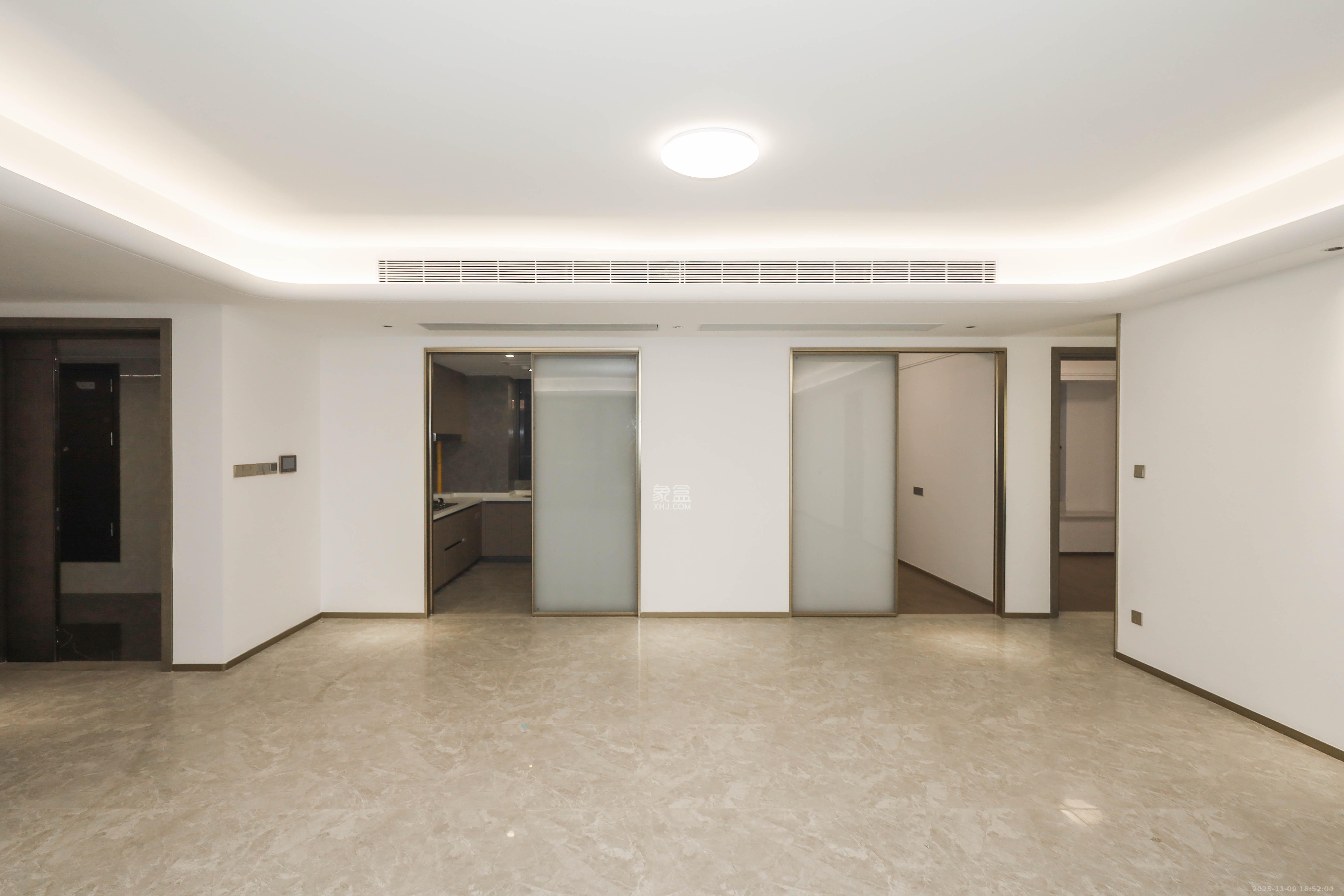 绿城招商桂语雲峯  4室2厅2卫    288.0万客厅