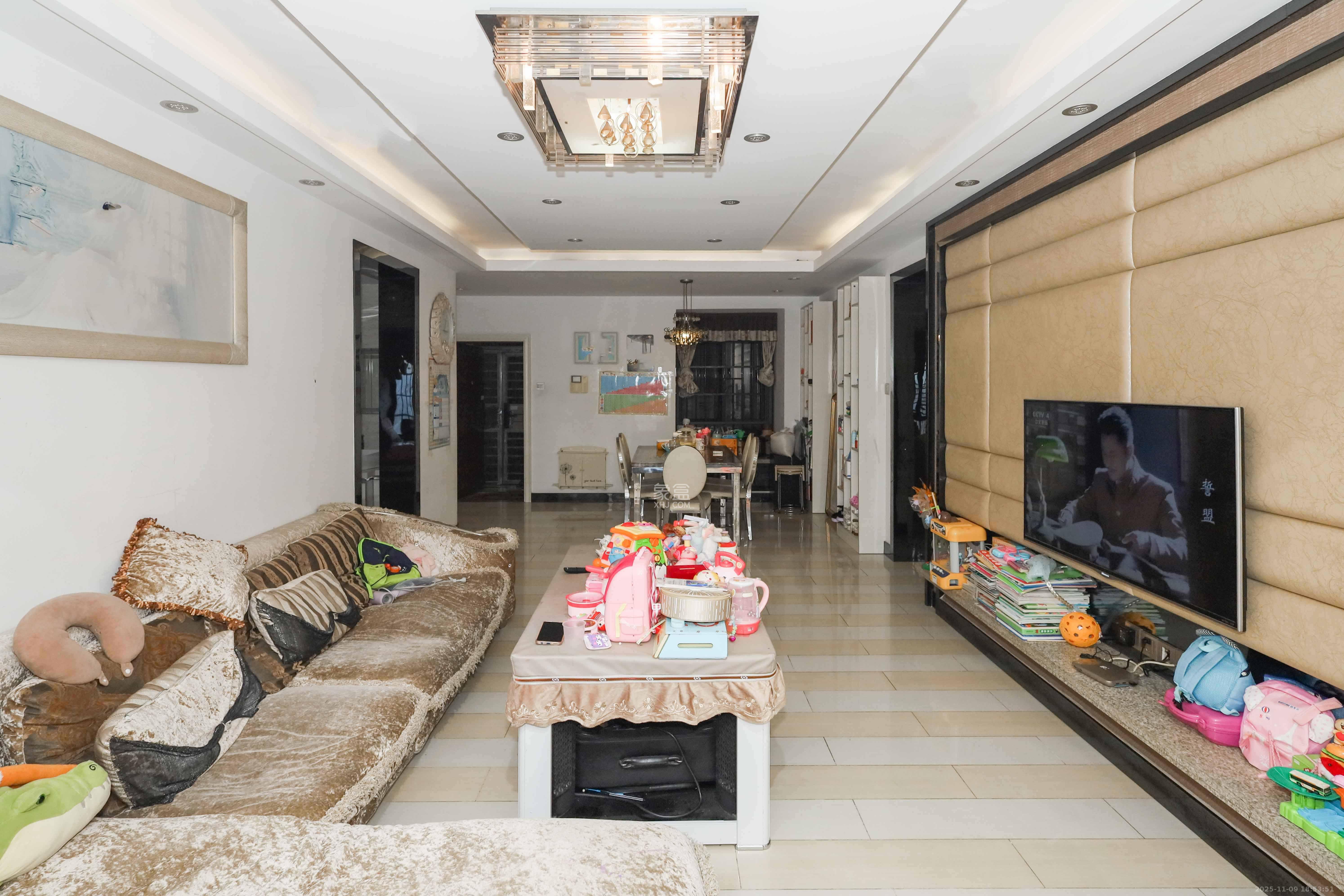 保利麓谷林语F区 3室2厅1卫 95.0万 保利麓谷林语F区 3室2厅1卫 95.0万客厅