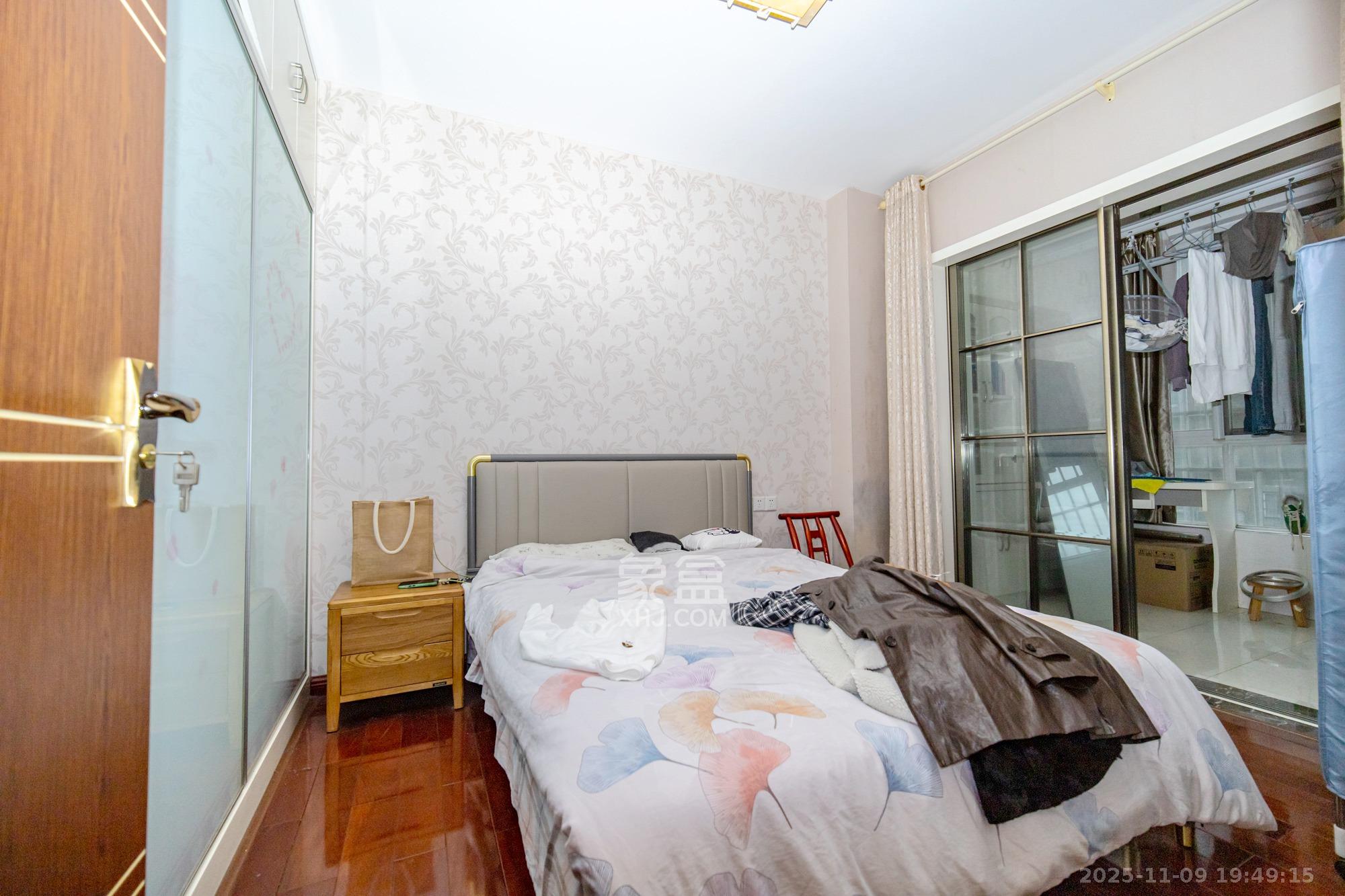 月湖兰庭 1室2厅1卫 70.0万 月湖兰庭 1室2厅1卫 70.0万卧室