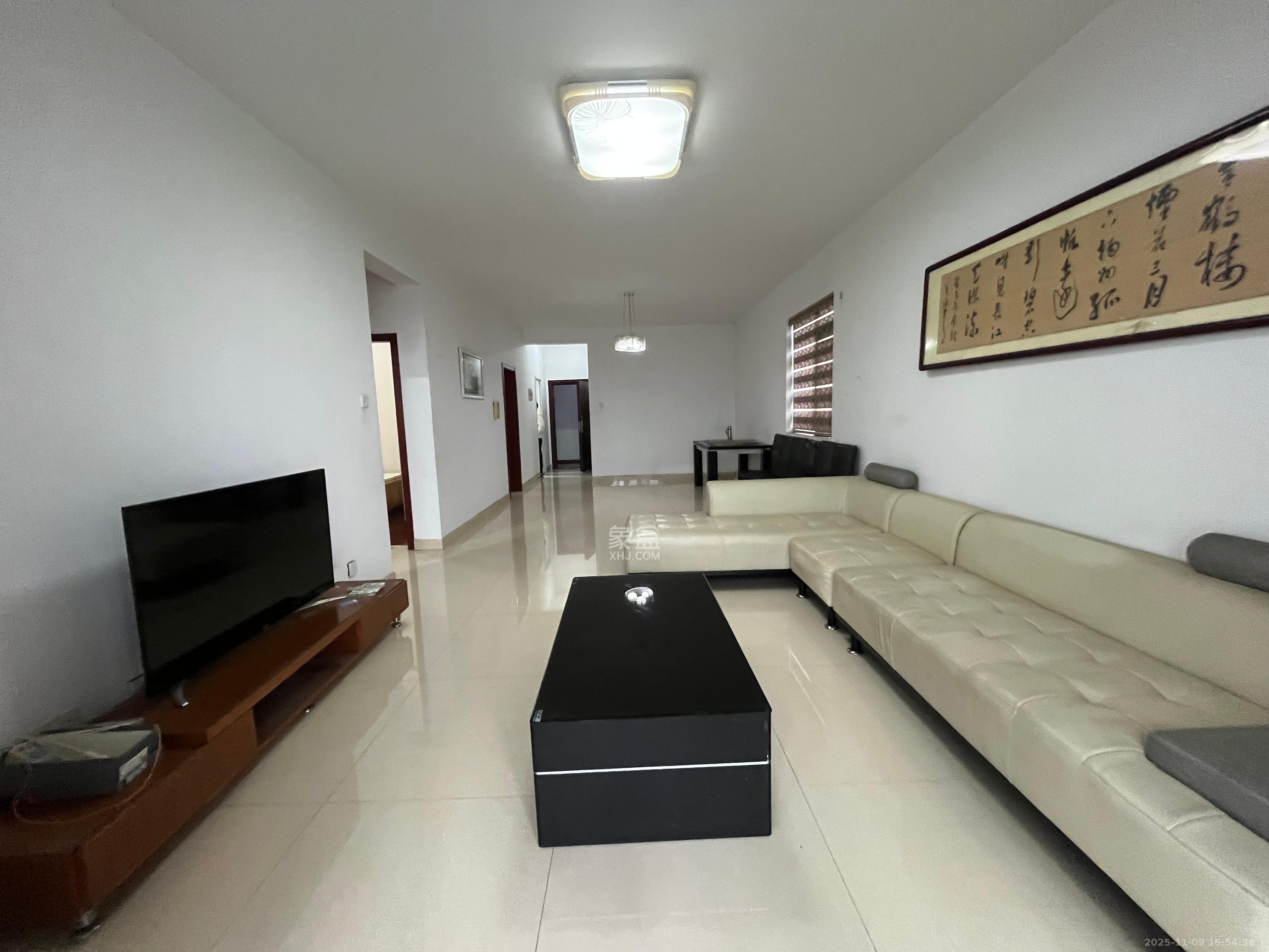 阳光100三期  3室2厅2卫    2700.0元/月