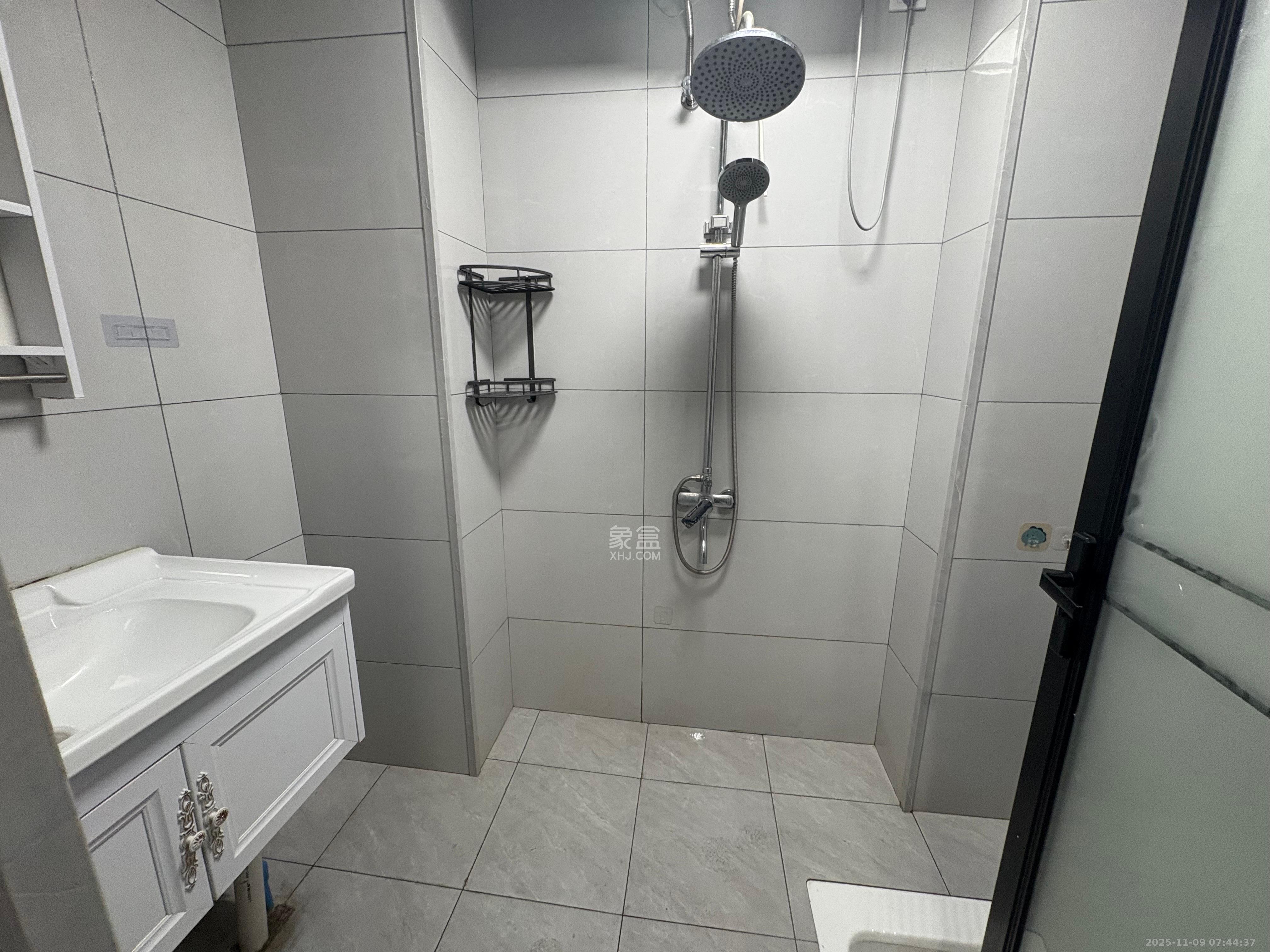 力高凤凰新天  1室1厅1卫    2300.0元/月