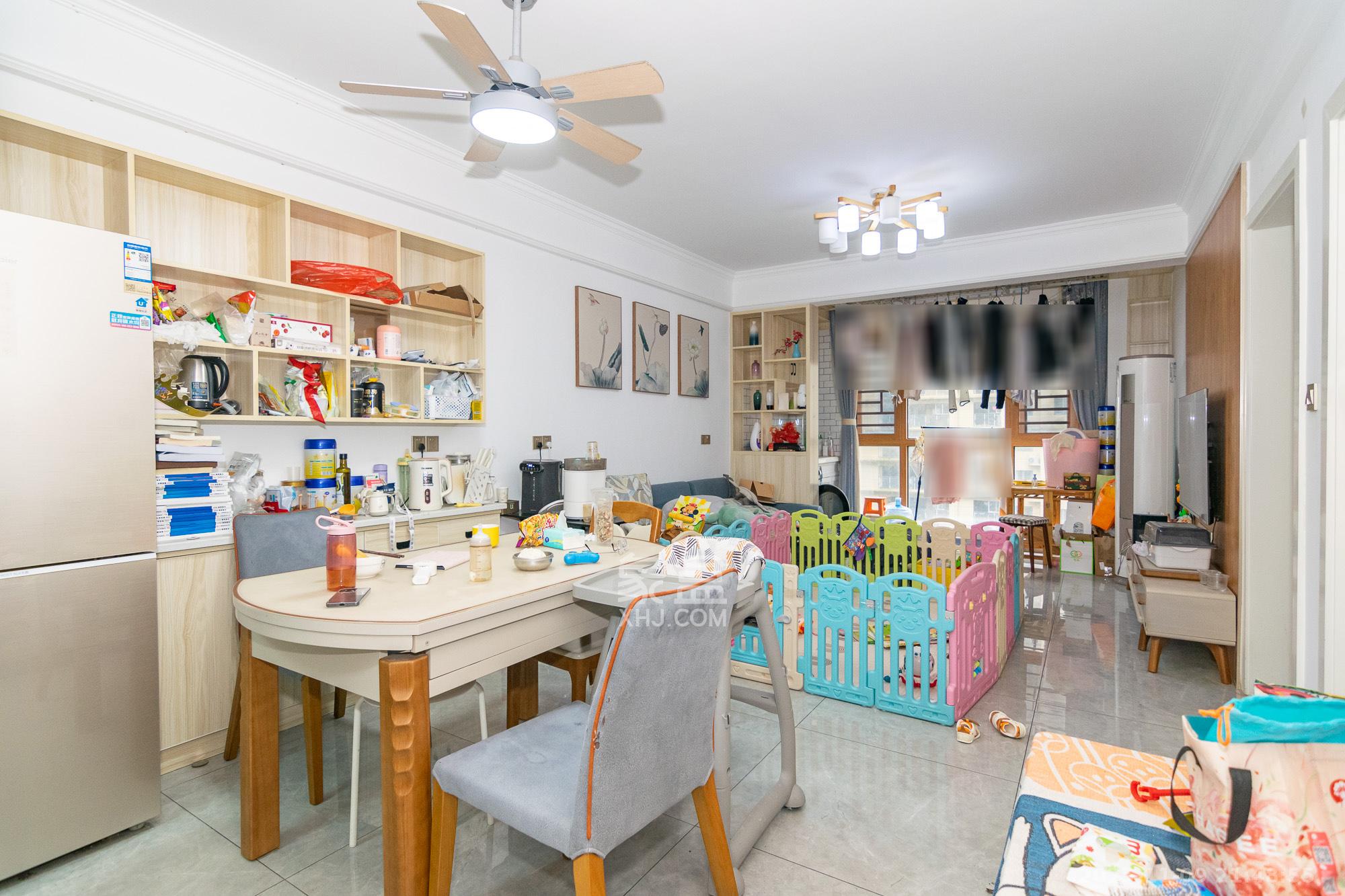 澳海月亮湾  3室2厅1卫    69.8万客厅