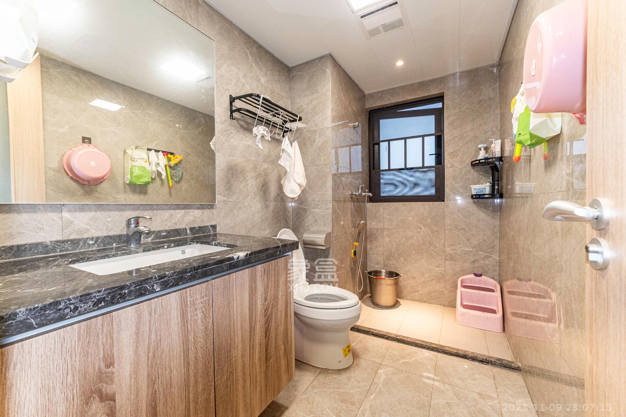 君合新城玺樾  4室2厅2卫    103.0万卫生间