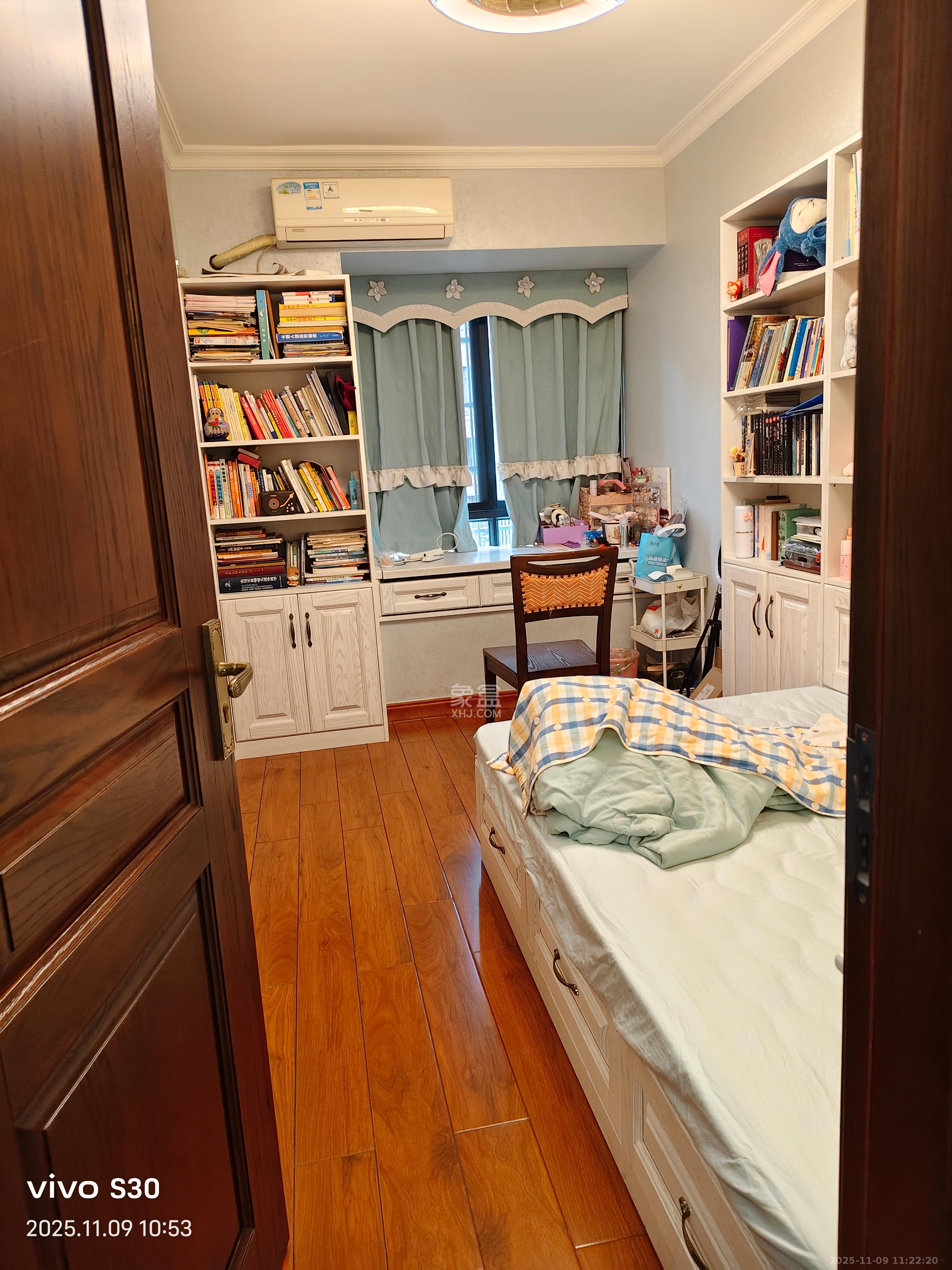 华润凤凰城一期  3室2厅2卫    2800.0元/月室内图