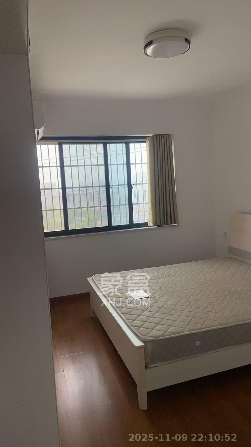 华龙家园（和泰家园）  3室2厅2卫    2000.0元/月室内图