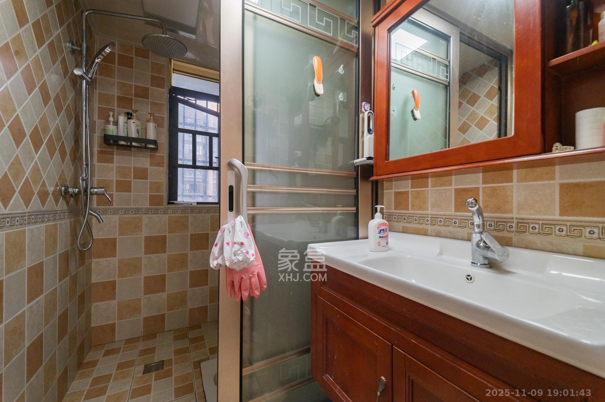 海伦春天 4室2厅2卫 102.8万 海伦春天 4室2厅2卫 102.8万卫生间