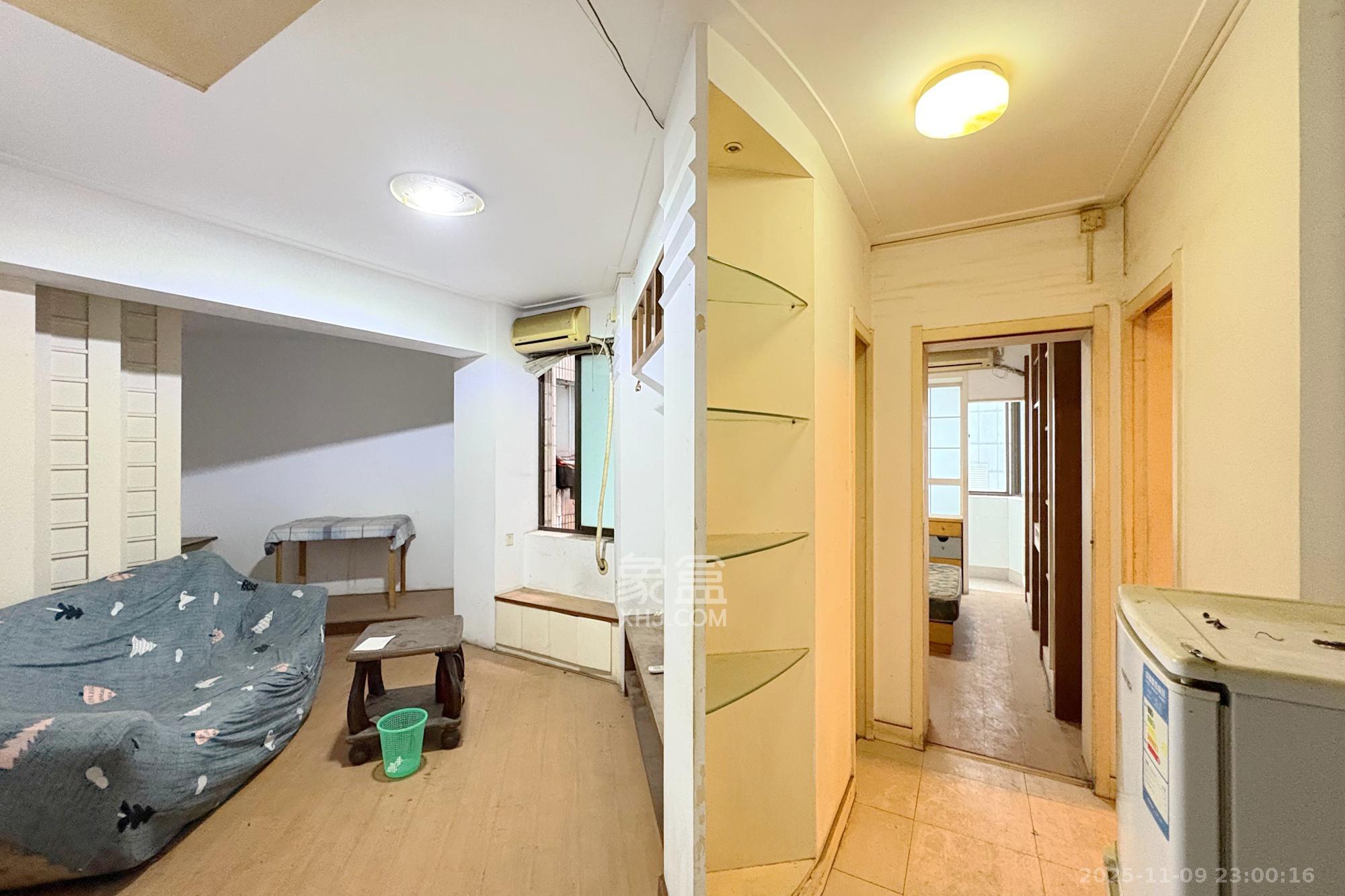 芙蓉广场农行单位宿舍  1室1厅1卫    40.0万