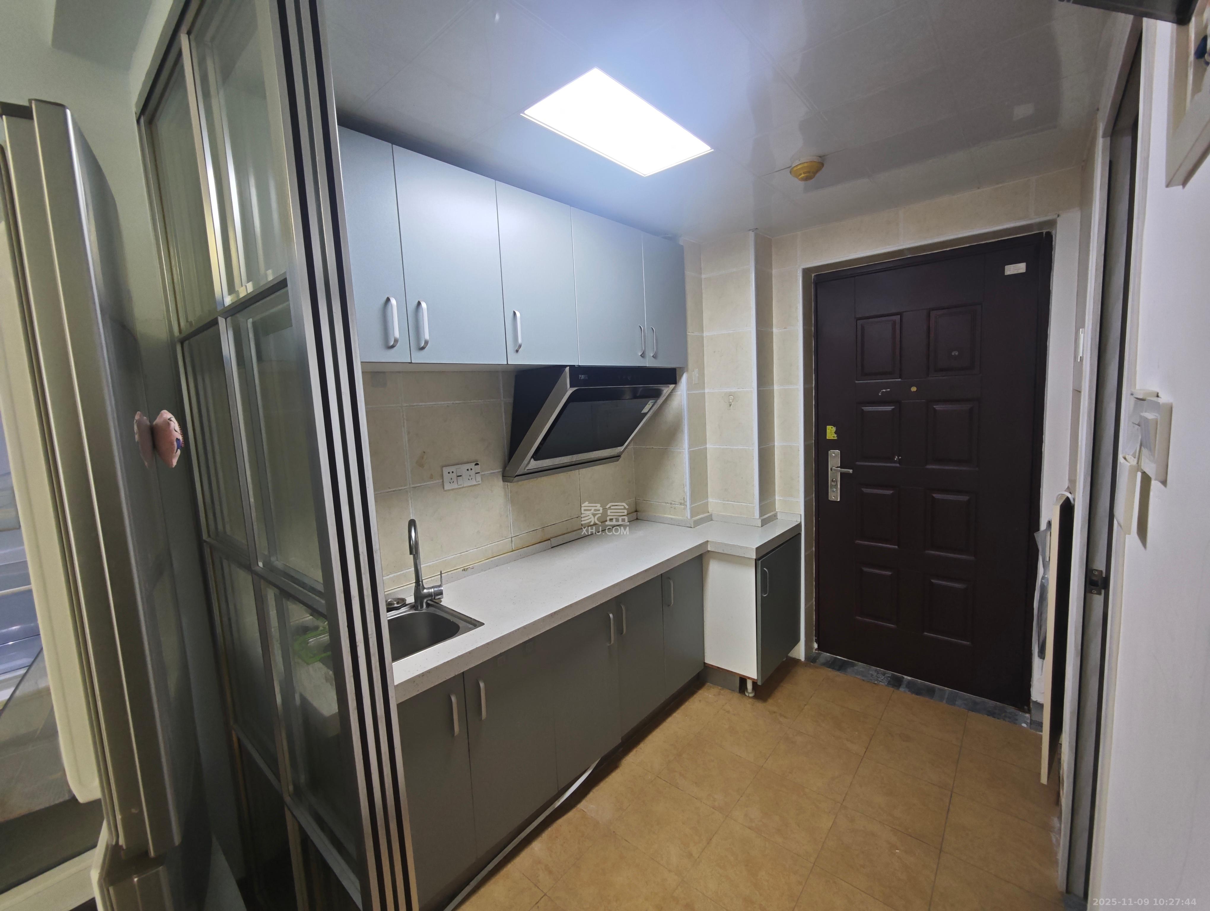 融科东南海  1室1厅1卫    1300.0元/月