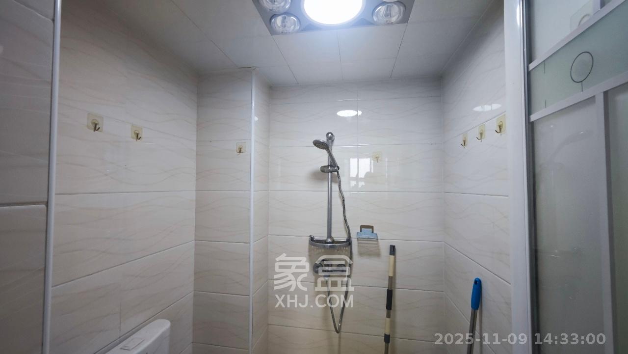 万坤图财富广场  1室1厅1卫    1700.0元/月室内图