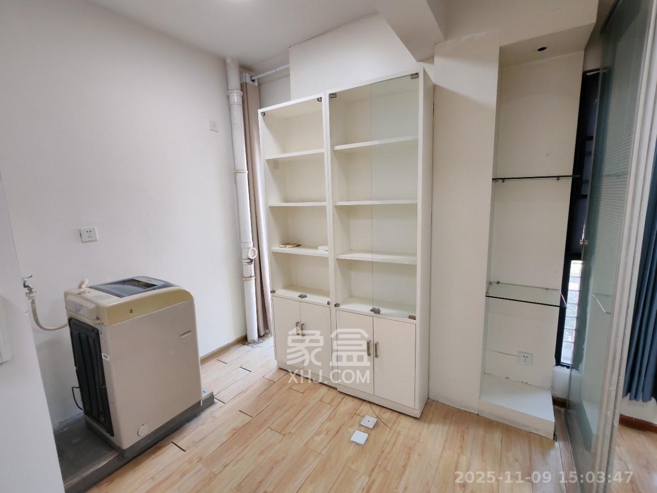 郡原广场 1室1厅1卫 1800.0元/月 郡原广场 1室1厅1卫 1800.0元/月室内图