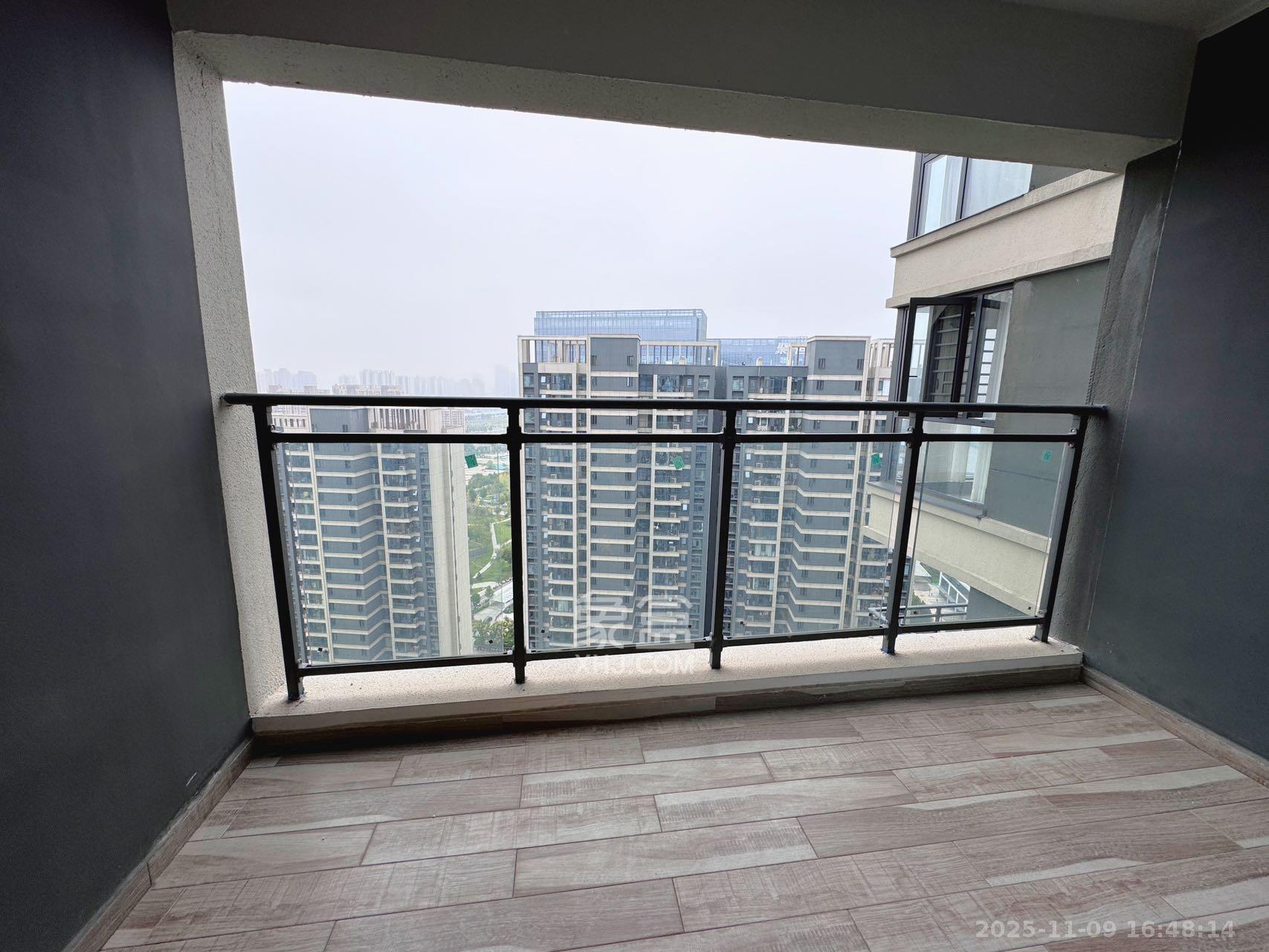 绿地V岛 4室2厅2卫 4700.0元/月 绿地V岛 4室2厅2卫 4700.0元/月室内图