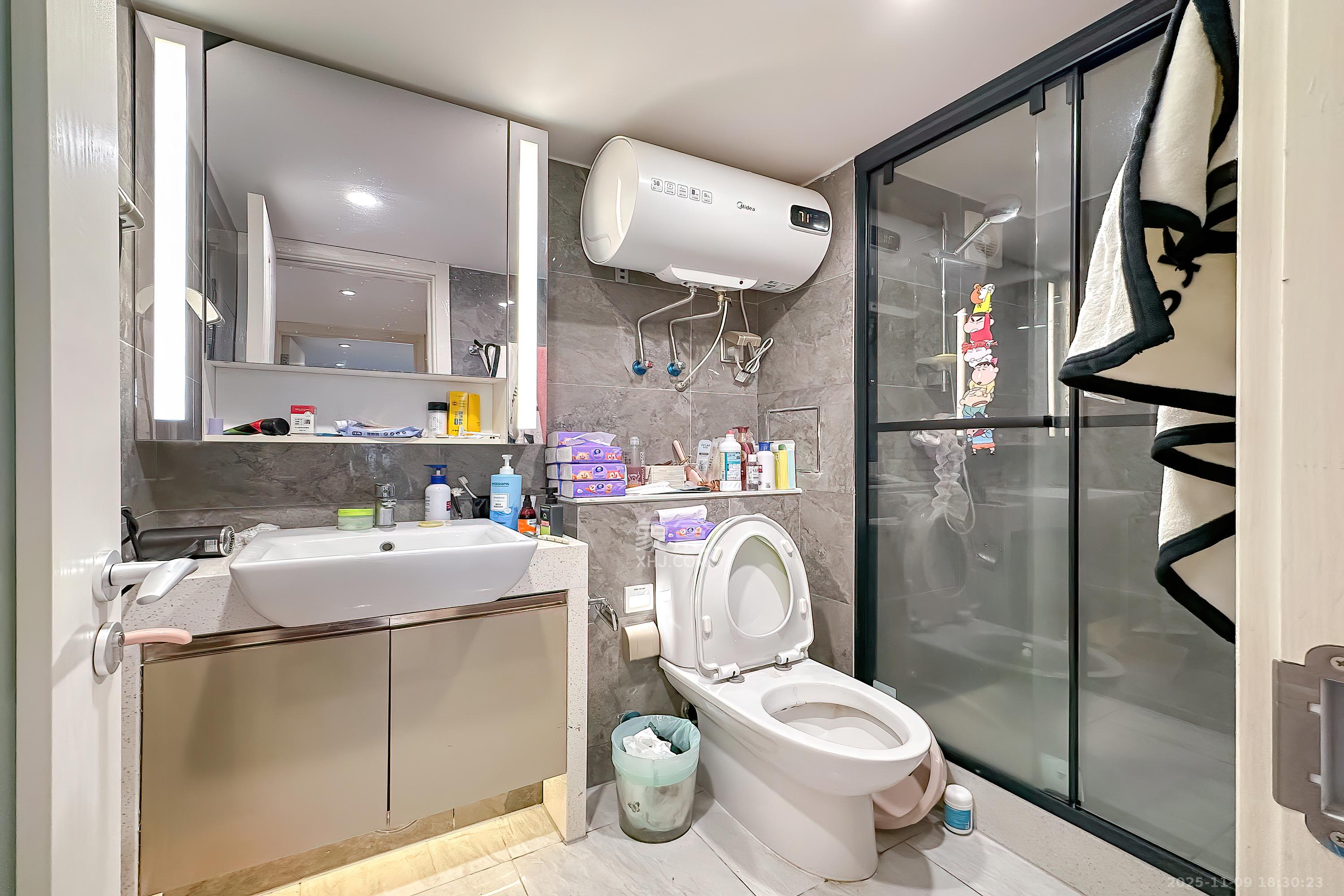 华远华时代  3室2厅2卫    88.8万卫生间