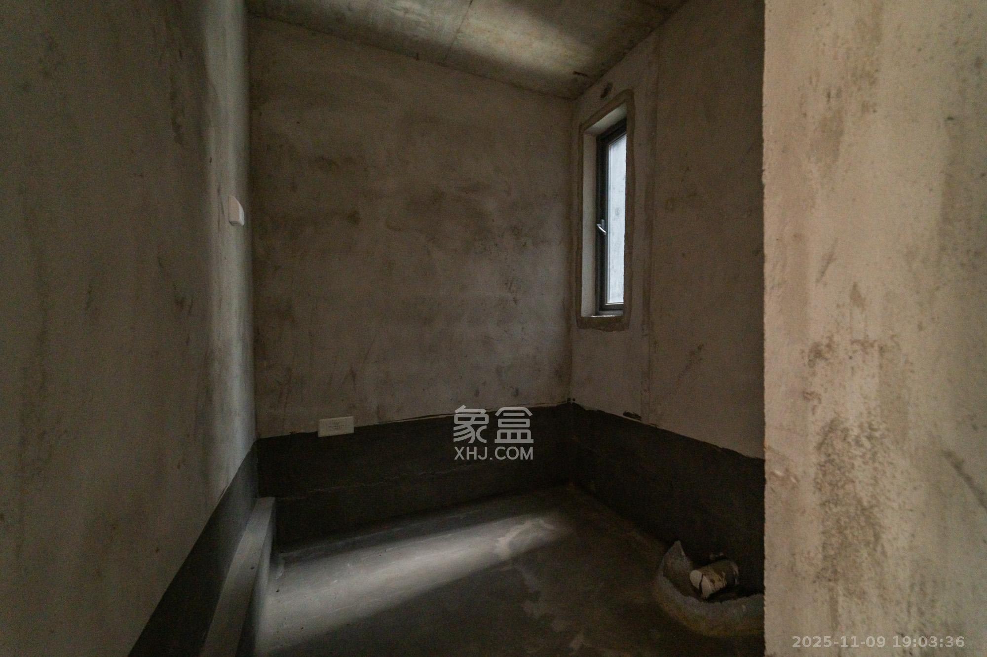 绿城美的明月江南 4室2厅2卫 126.0万 绿城美的明月江南 4室2厅2卫 126.0万其他