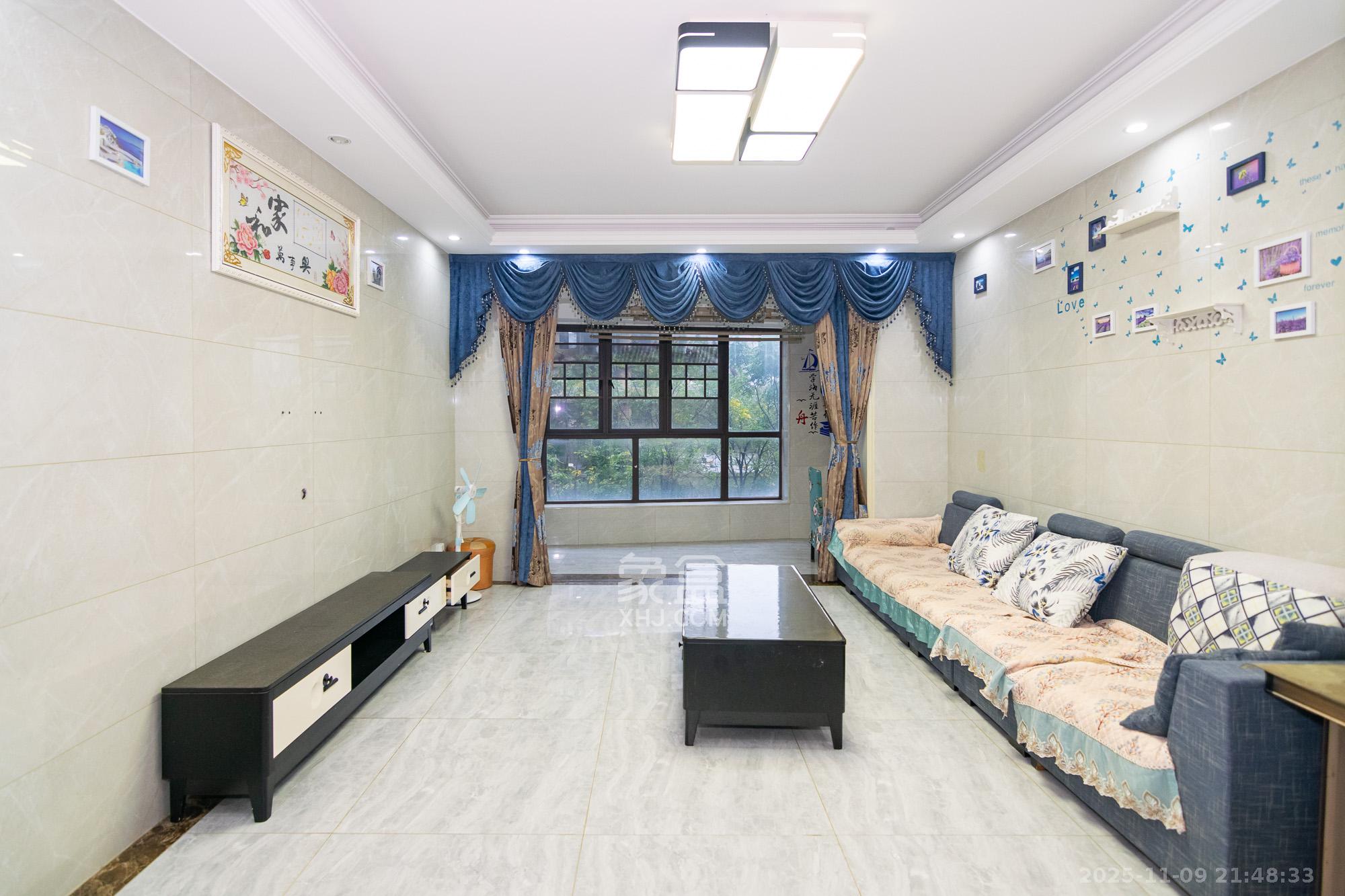 三润城（三润星城）  3室2厅2卫    90.0万客厅