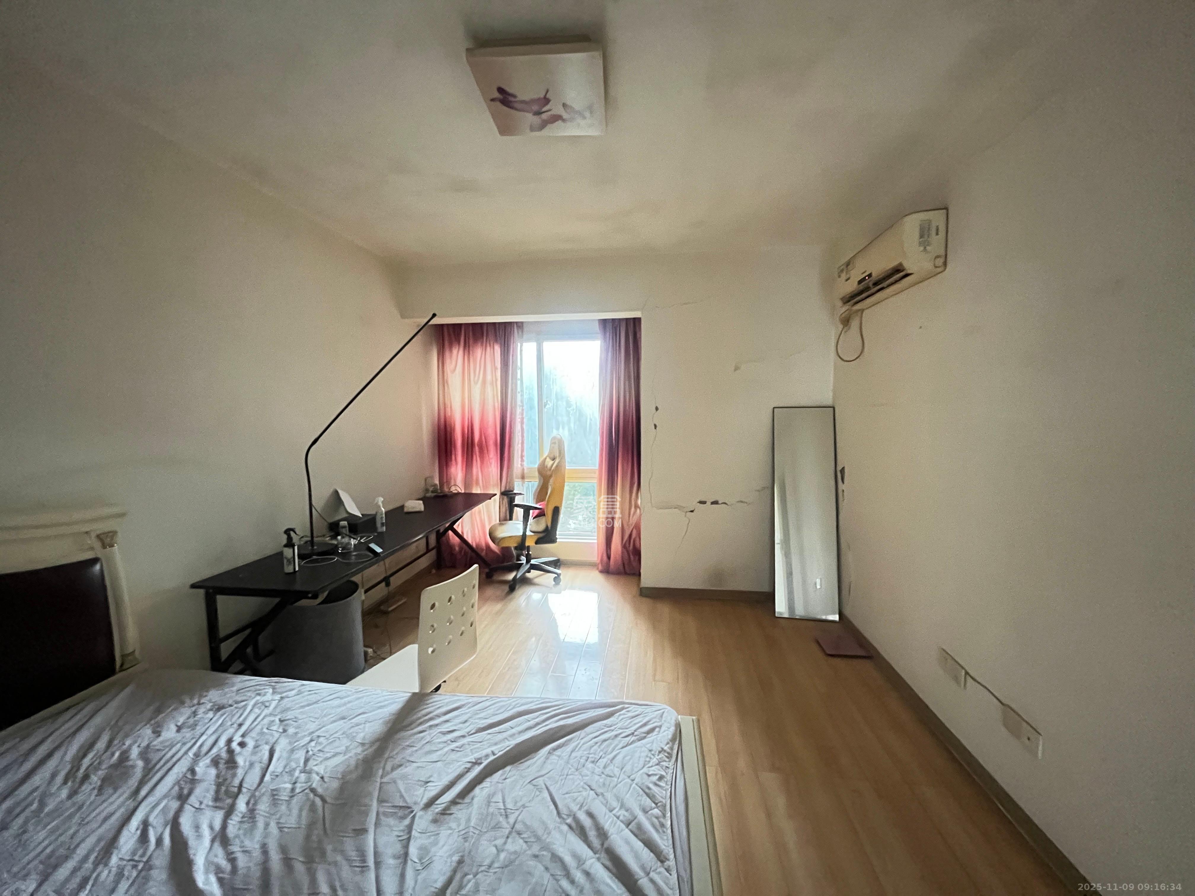 银港水晶城 3室2厅2卫 2600.0元/月 银港水晶城 3室2厅2卫 2600.0元/月室内图