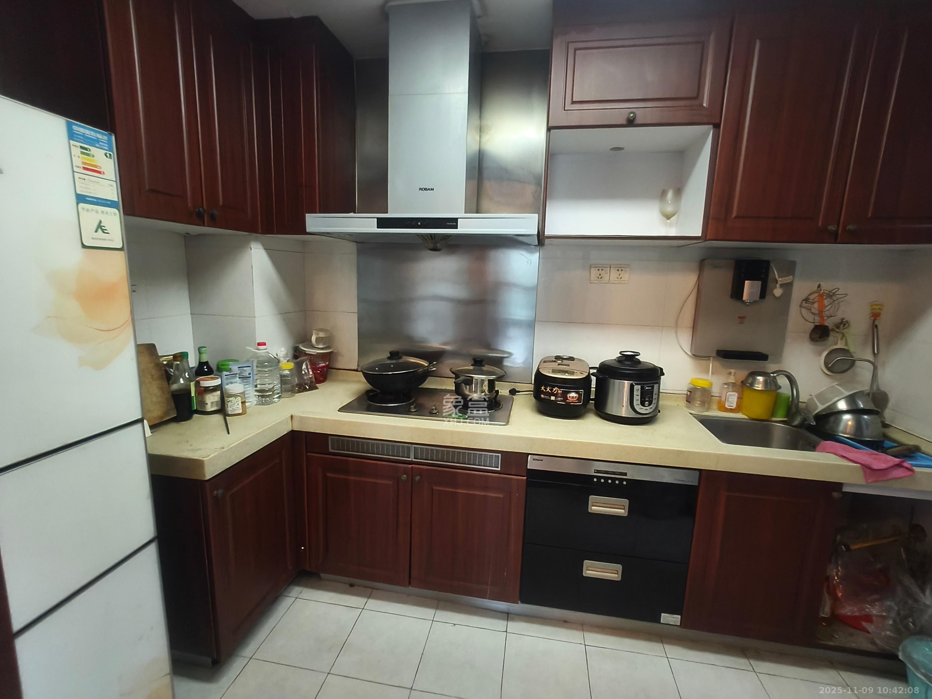 恒大城  3室2厅2卫    2400.0元/月室内图