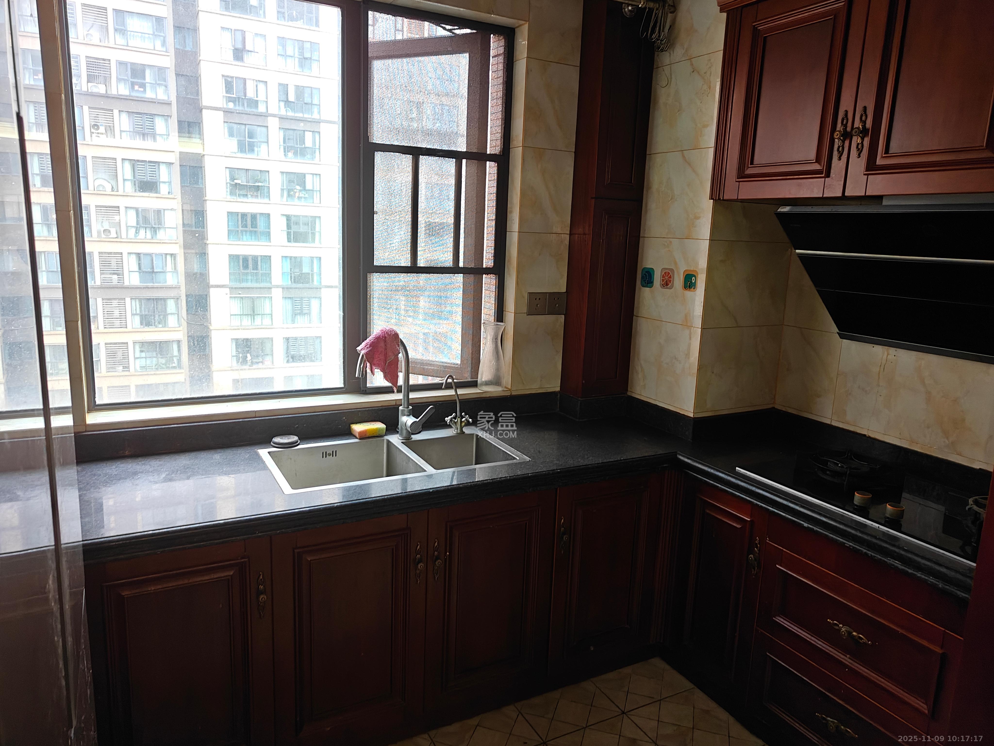 正荣财富中心 3室2厅2卫 2400.0元/月 正荣财富中心 3室2厅2卫 2400.0元/月室内图