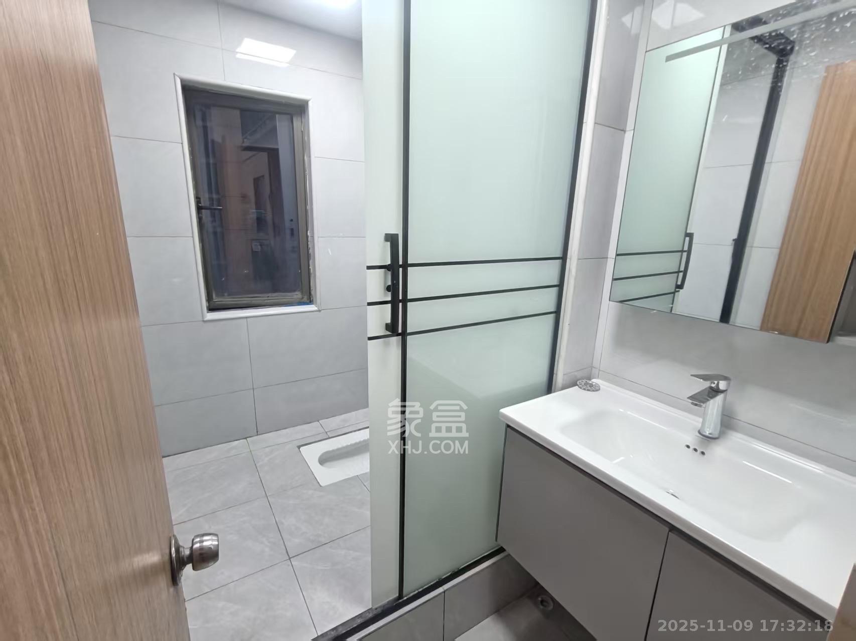 麓谷小镇  3室2厅1卫    2400.0元/月室内图