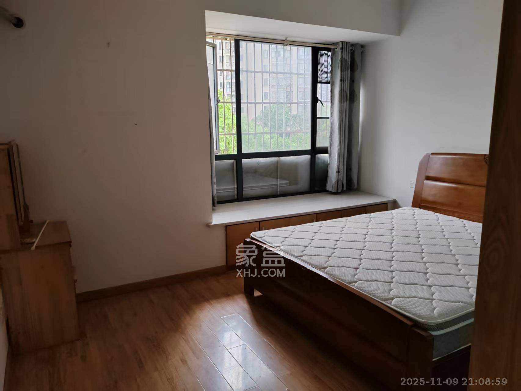 秀峰景园(领秀峰) 3室2厅1卫 1700.0元/月 秀峰景园(领秀峰) 3室2厅1卫 1700.0元/月室内图