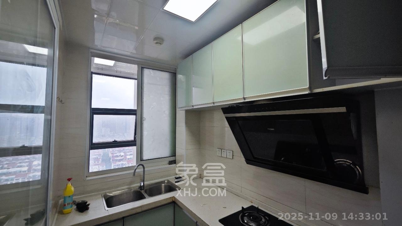 万坤图财富广场  1室1厅1卫    1700.0元/月室内图