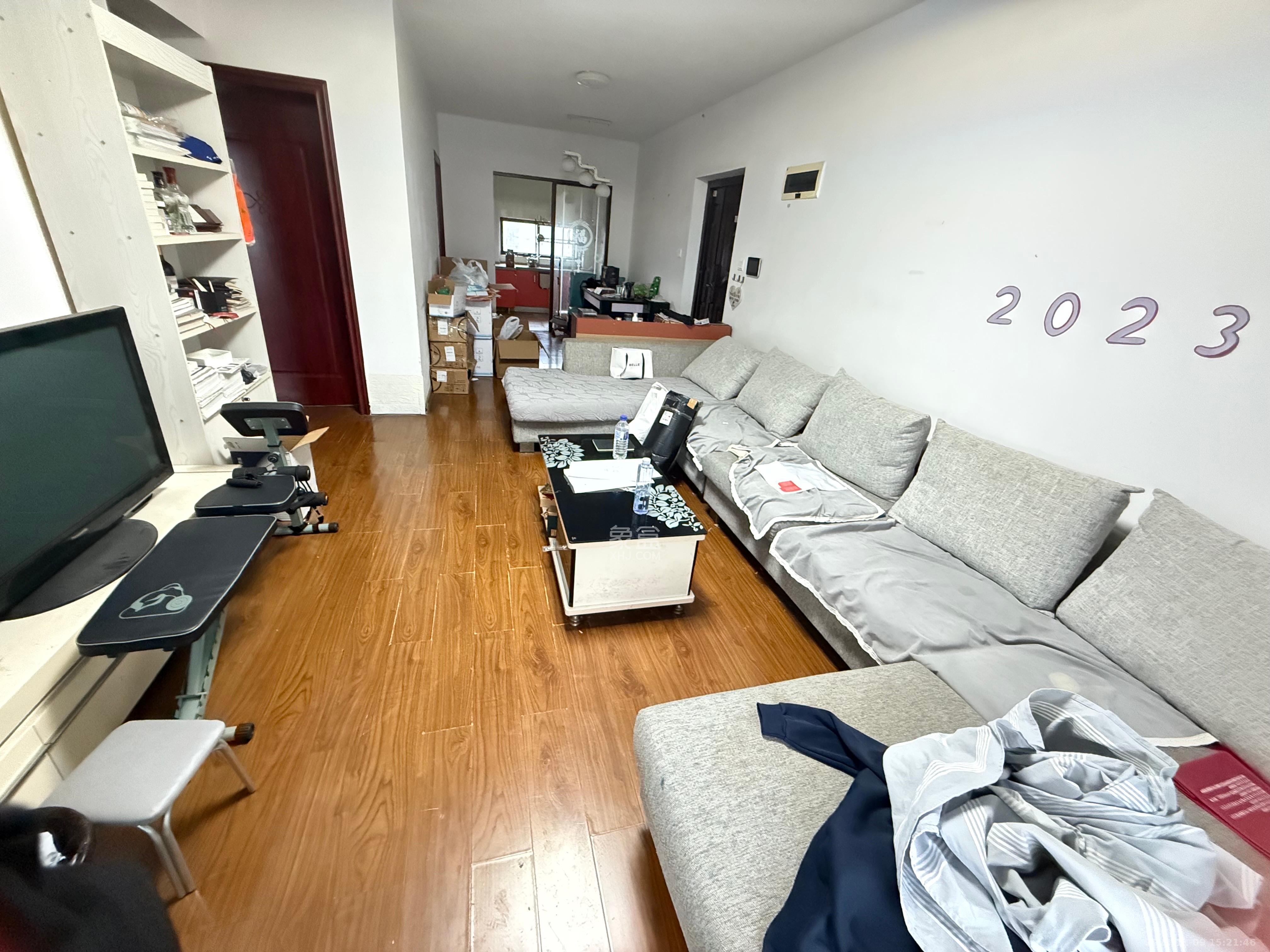 绿地中央广场  3室2厅1卫    2800.0元/月