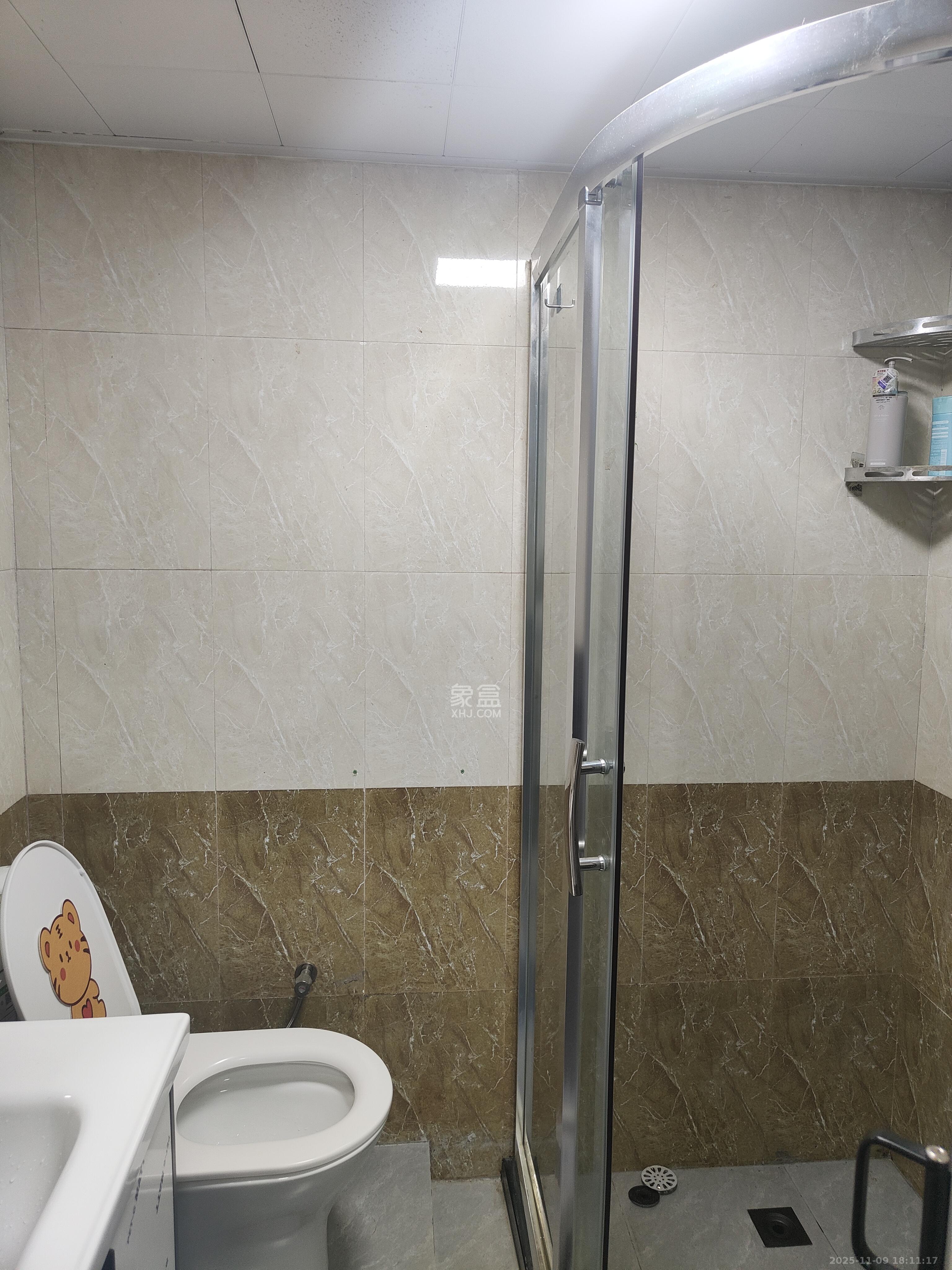 天健芙蓉盛世一期  1室1厅1卫    1600.0元/月室内图