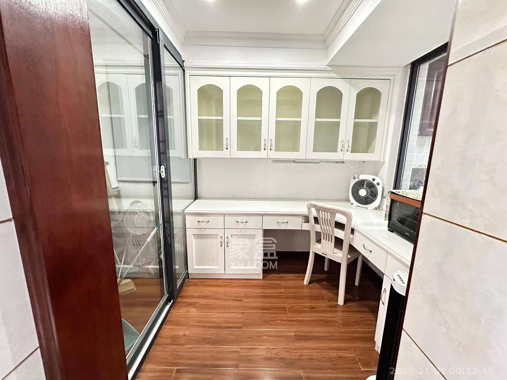 天麓尚层  3室2厅2卫    2400.0元/月室内图