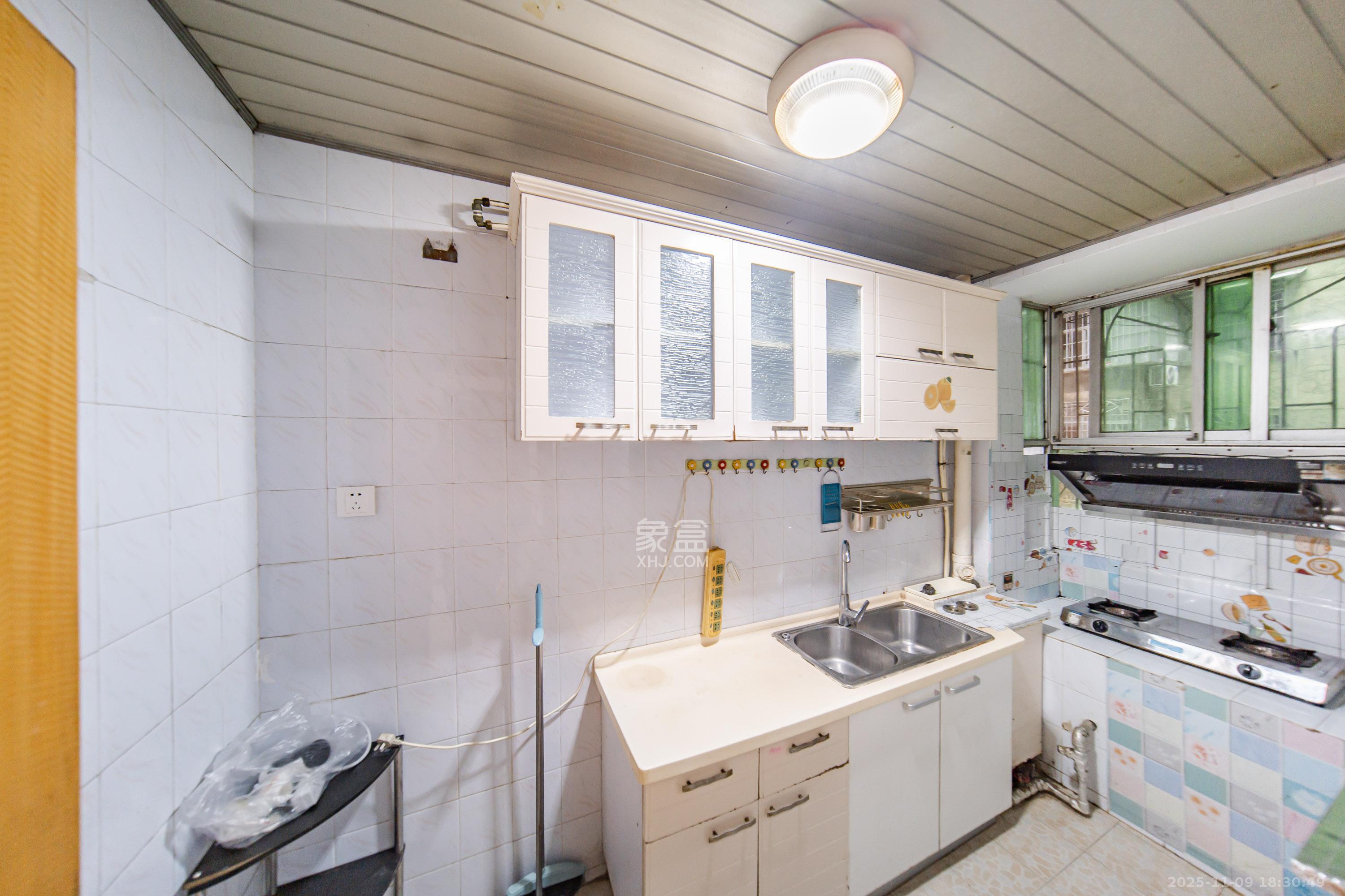 长沙师范教职工宿舍  2室1厅1卫    62.0万厨房