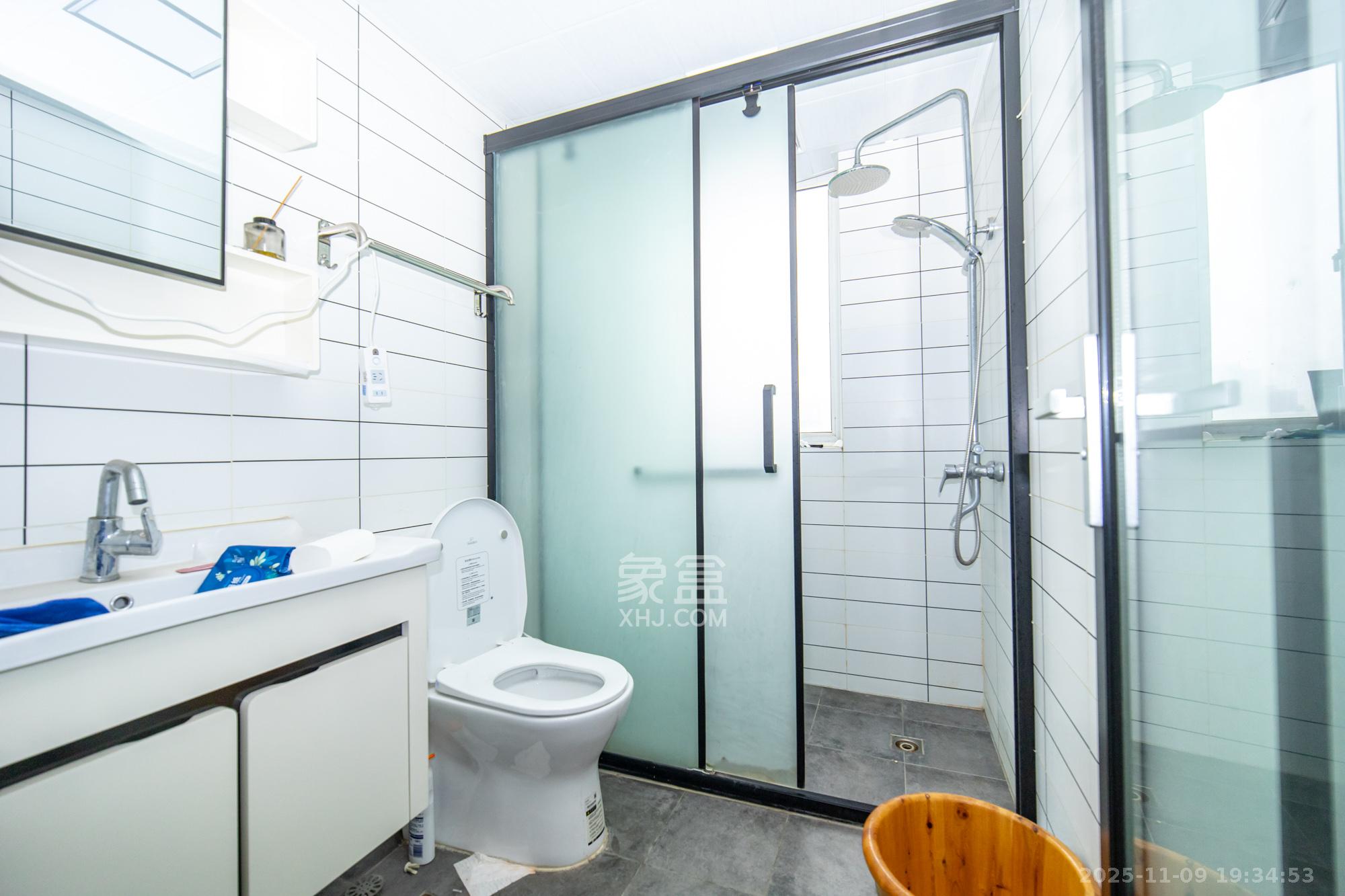 时代星城  4室2厅2卫    78.8万卫生间