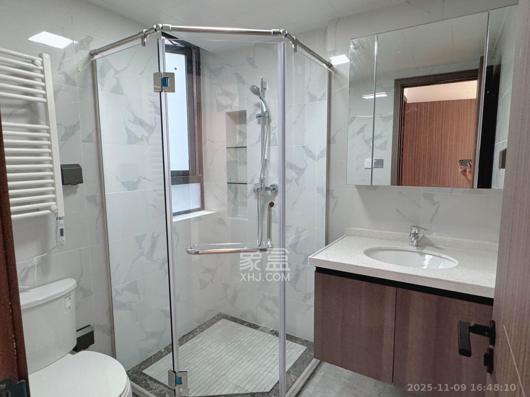 绿地V岛  4室2厅2卫    4700.0元/月室内图