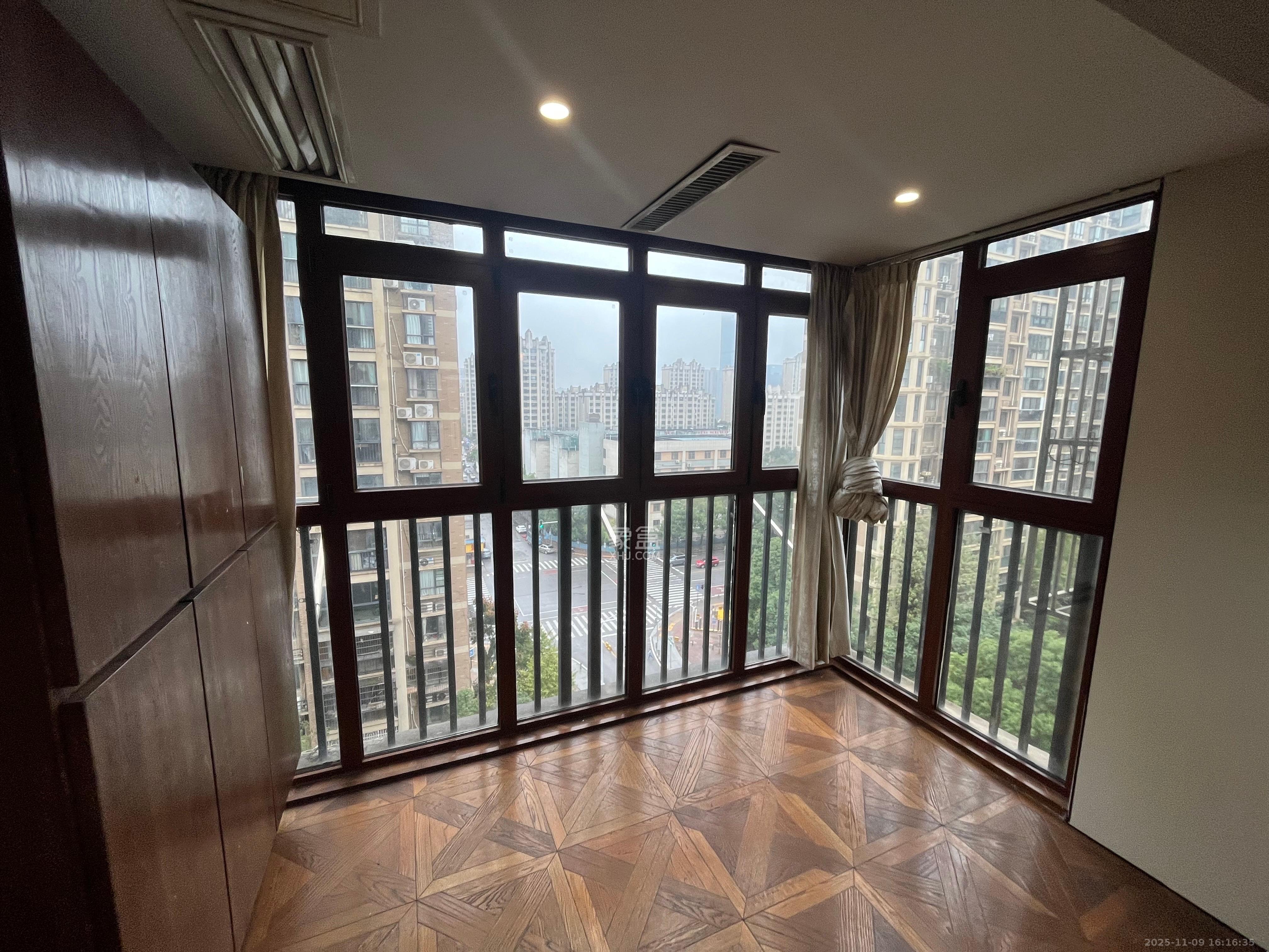 三江花中城 3室1厅2卫 3600.0元/月 三江花中城 3室1厅2卫 3600.0元/月室内图