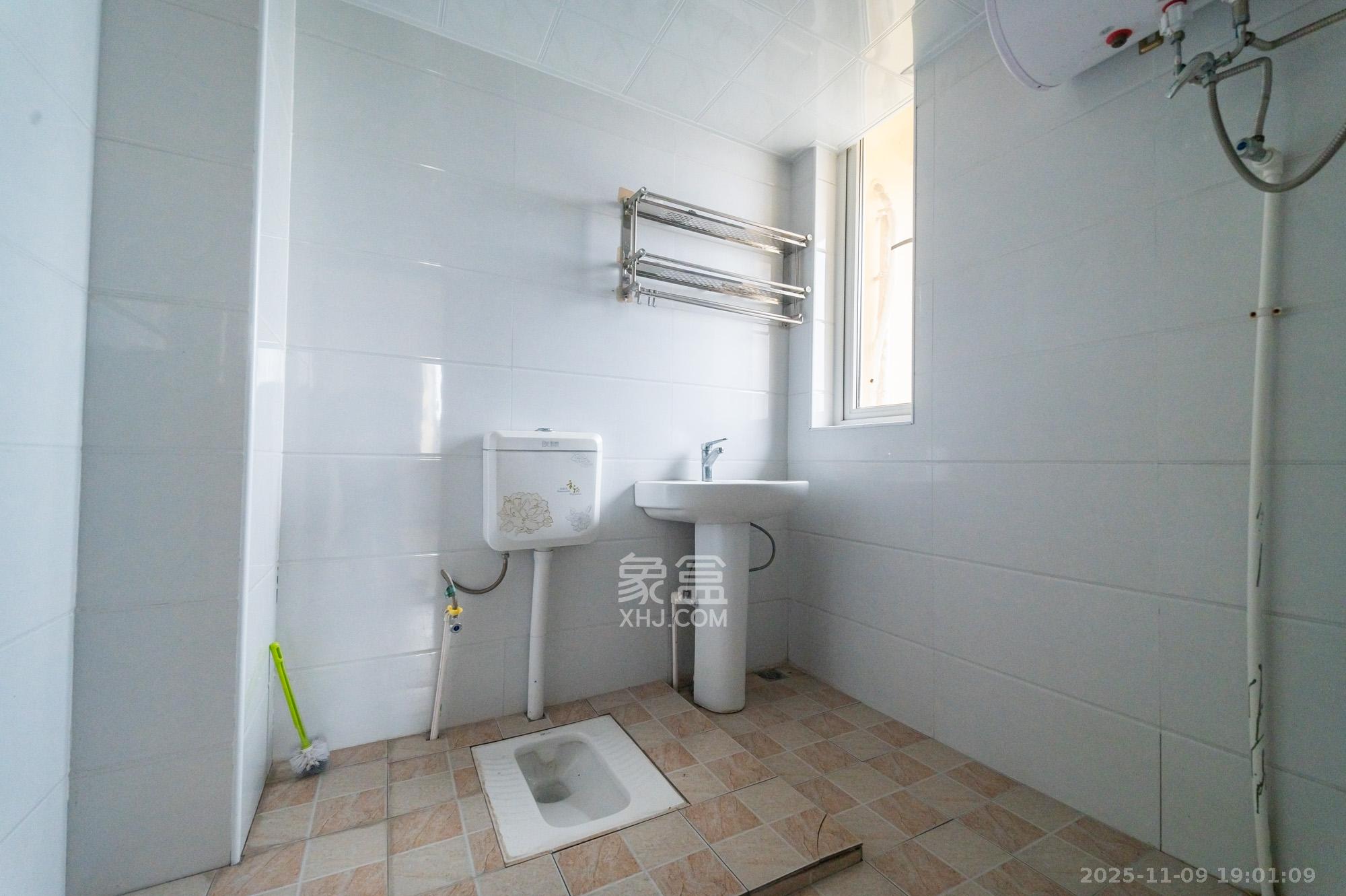 MOMA当代广场 4室2厅2卫 75.8万 MOMA当代广场 4室2厅2卫 75.8万卫生间