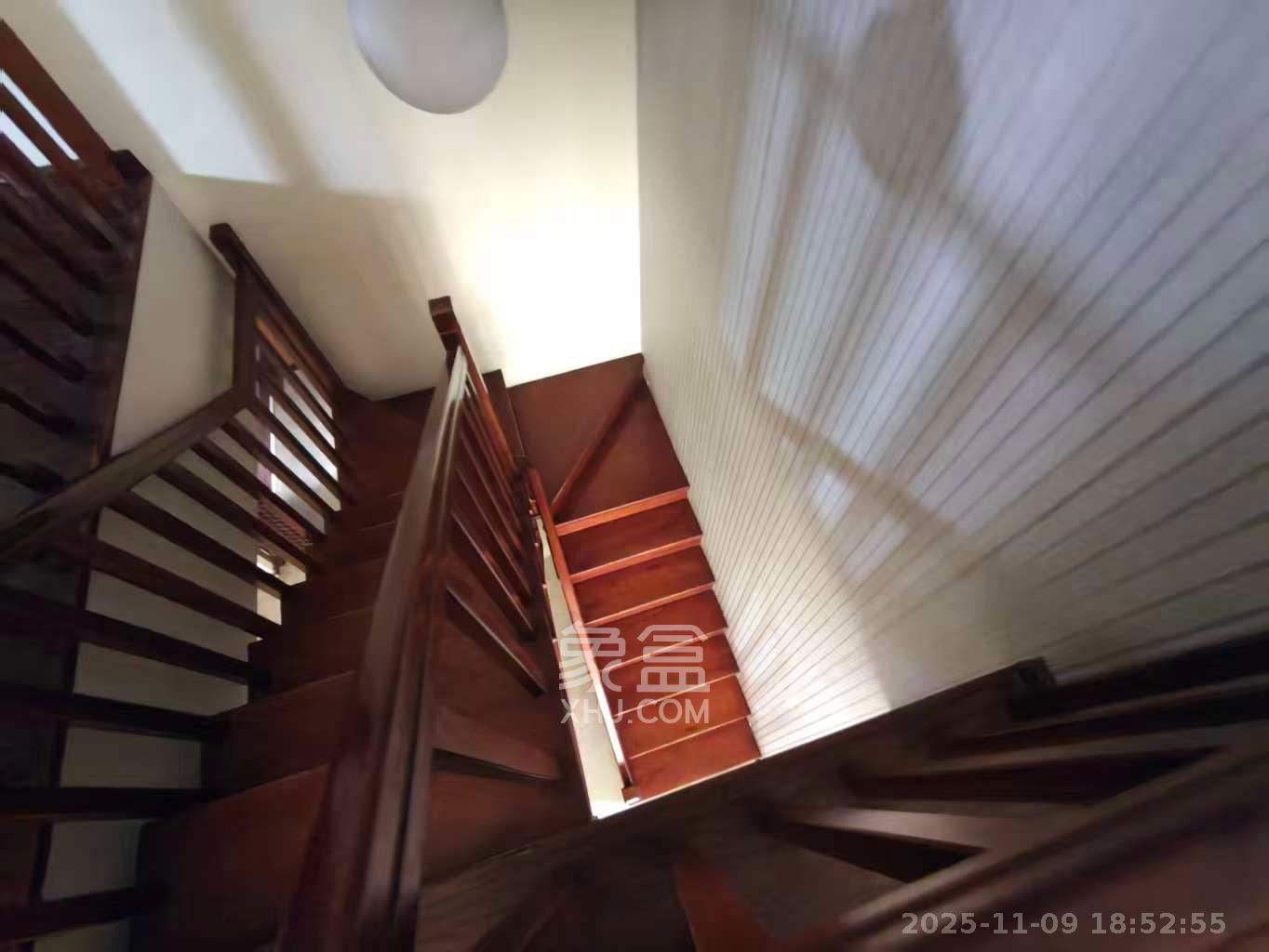 中城丽景香山园  4室2厅2卫    5200.0元/月室内图