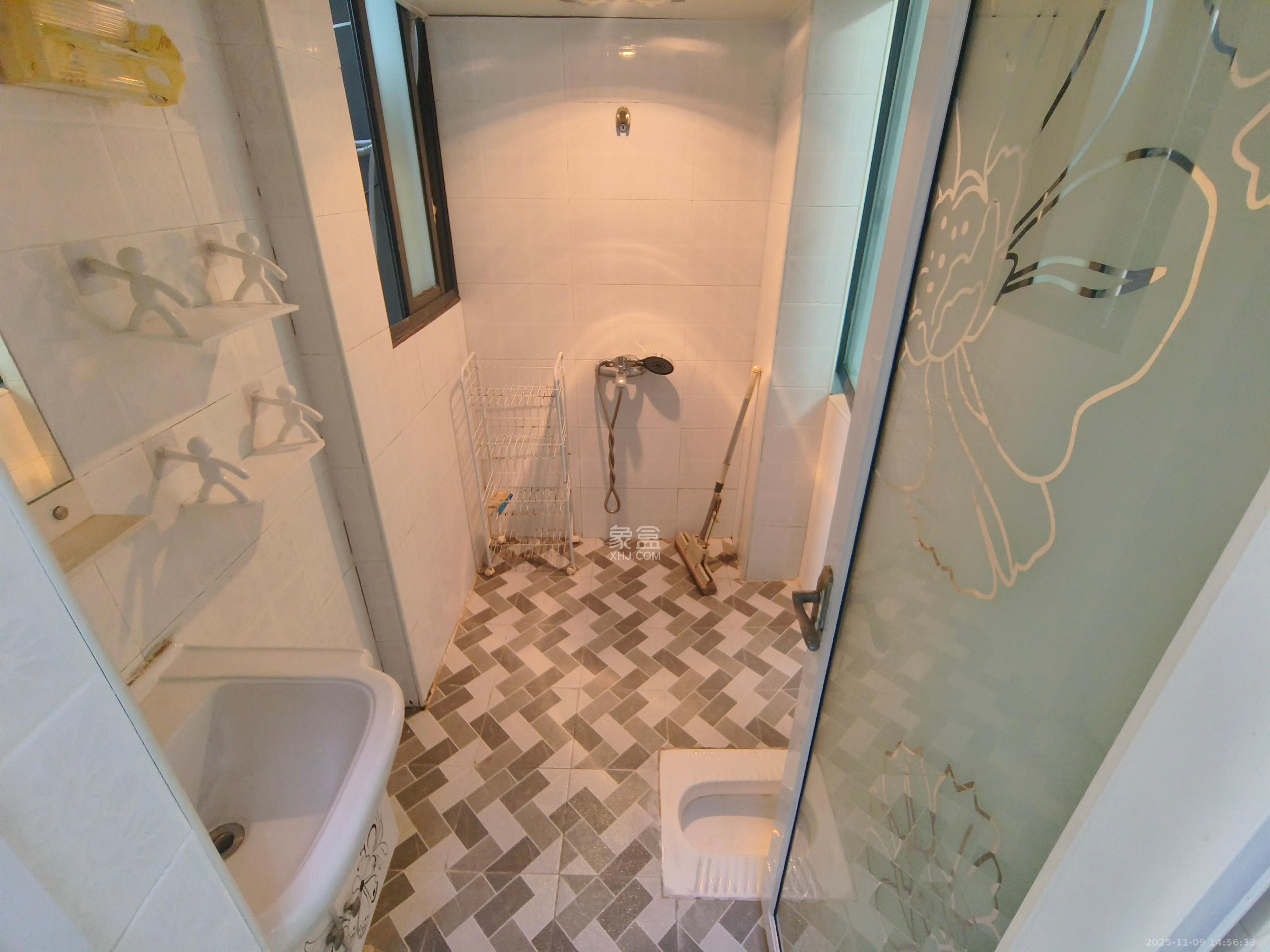 勤诚达新界  2室2厅1卫    1500.0元/月室内图