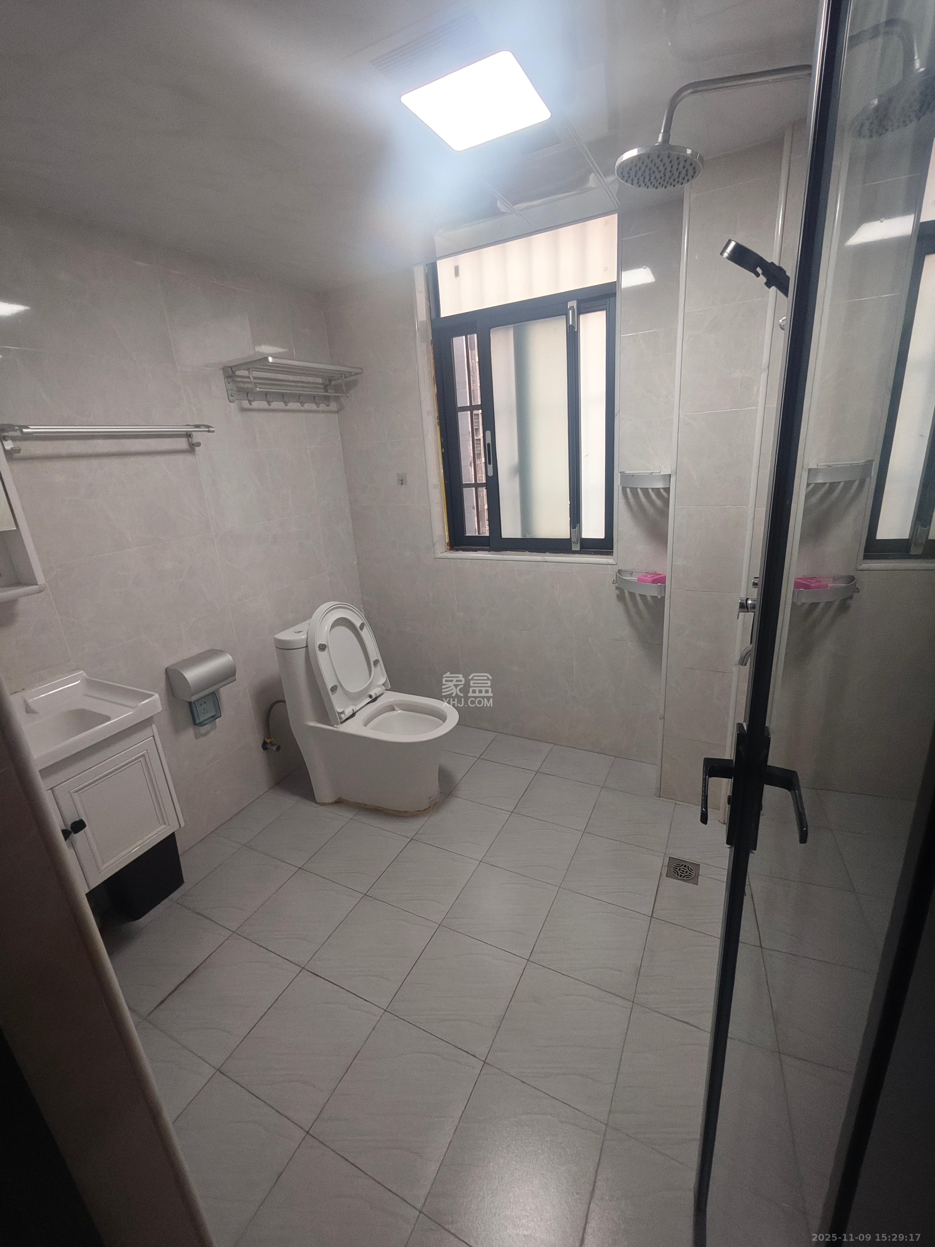 朝正美苑  3室2厅2卫    2600.0元/月室内图