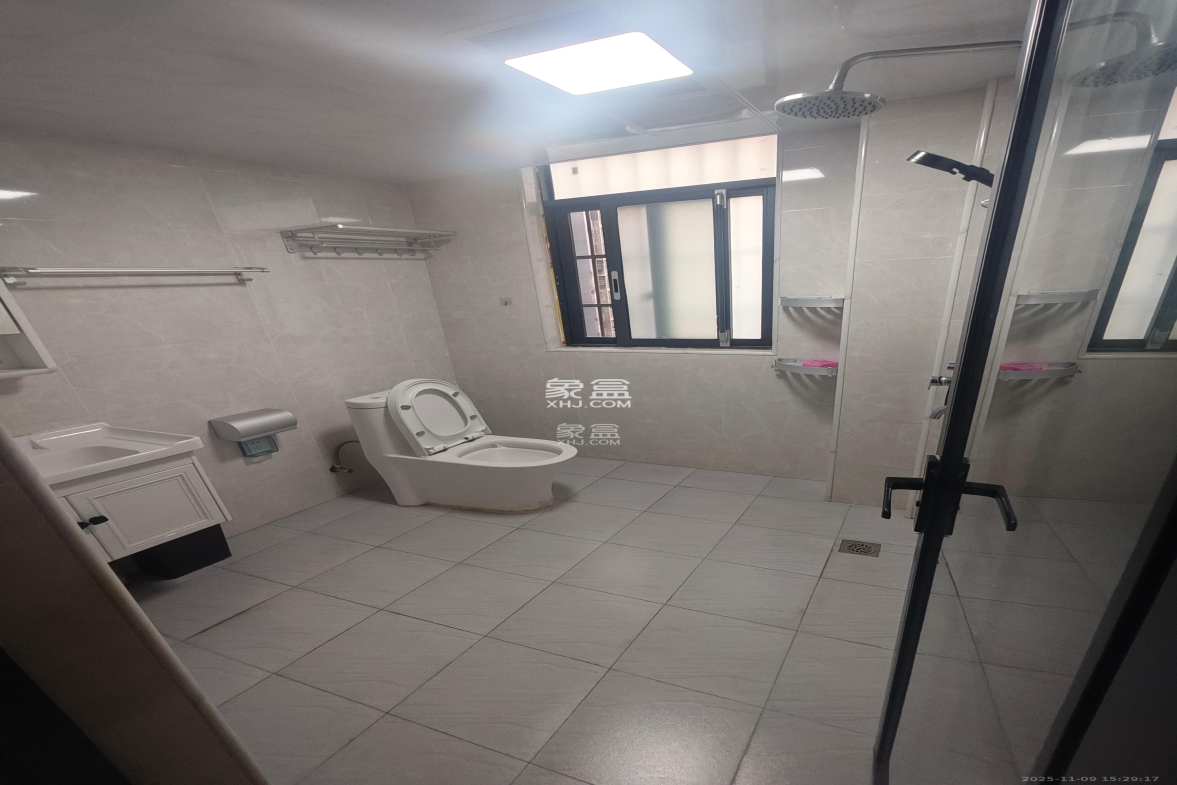 朝正美苑 3室2厅2卫 2600.0元/月 朝正美苑 3室2厅2卫 2600.0元/月室内图