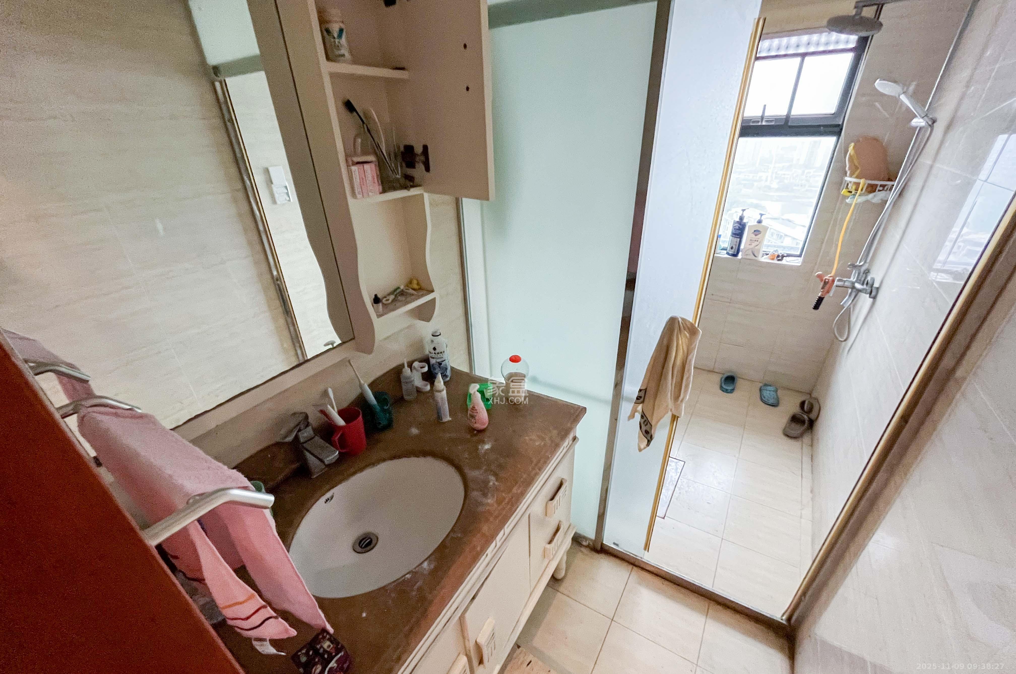 中海梅溪湖壹号 3室2厅2卫 195.0万 中海梅溪湖壹号 3室2厅2卫 195.0万卫生间